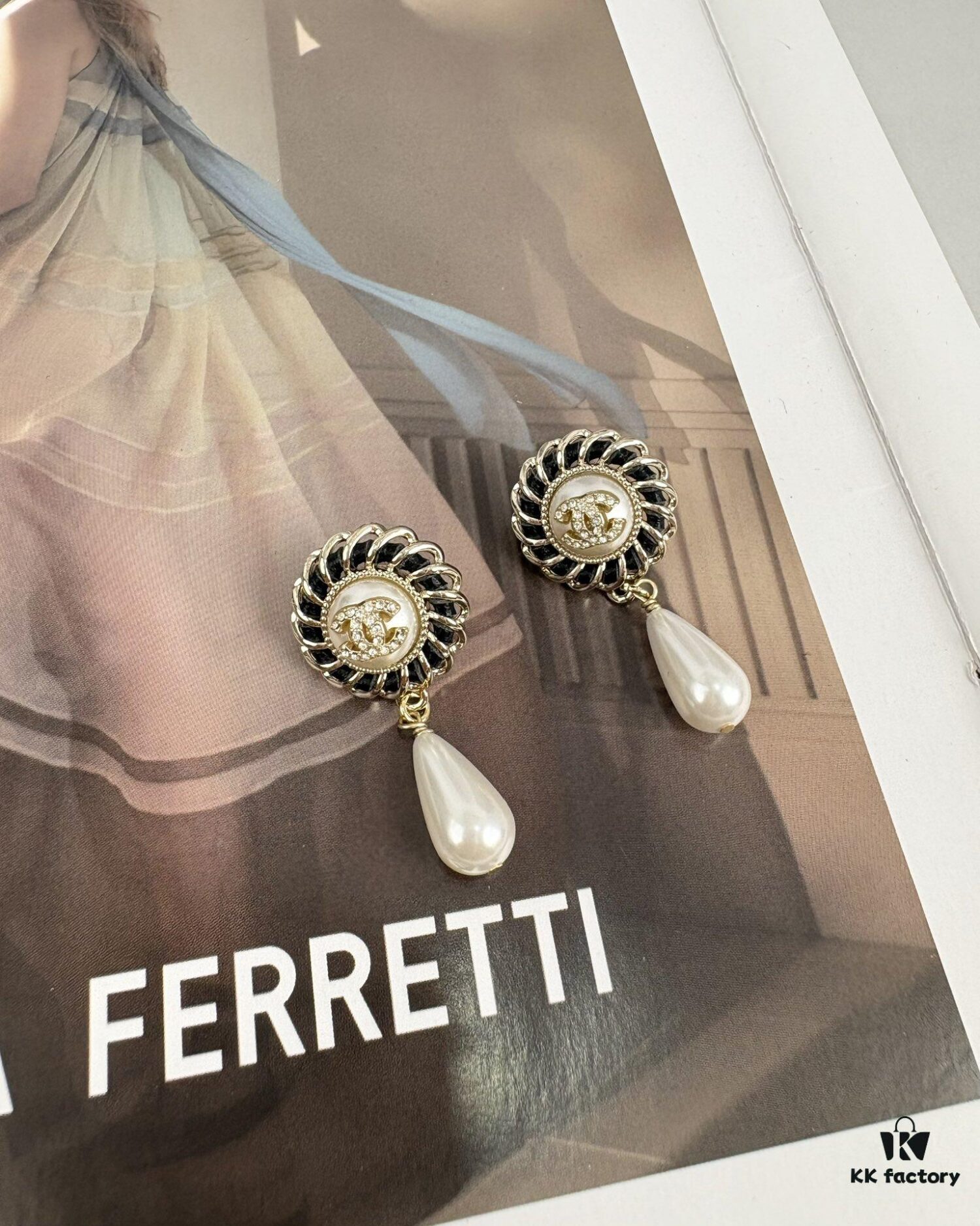 692ffd0c99f2d84055c8e872 Xiaoxiang New Arrival European and American Style Unique Elegant Black Leather Drip Pearl Earrings