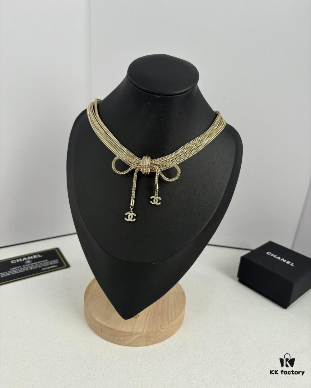 692ffd1599f2d84055c8e87e Xiaoxiang New Arrival Heavy-Duty Five-Layer Chain Bow Pendant Necklace