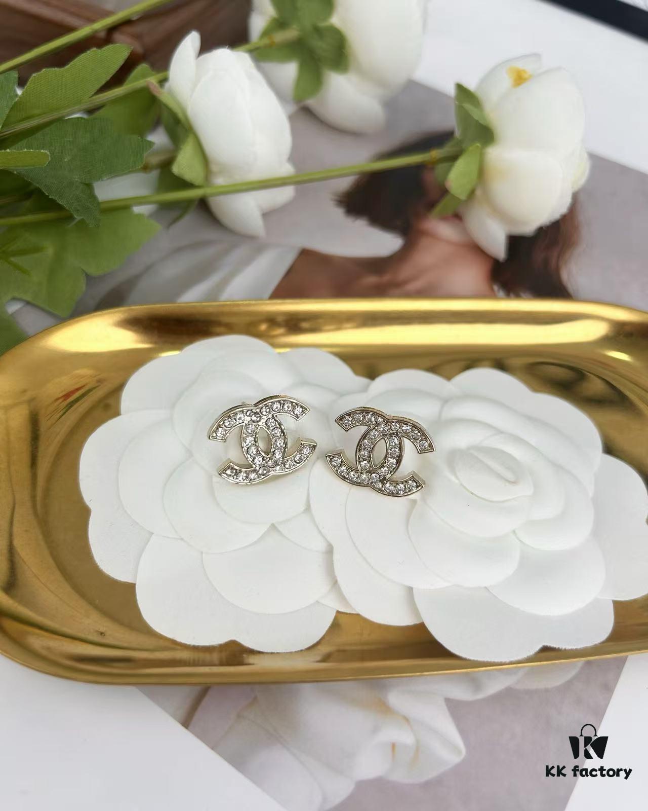 692ffd2099f2d84055c8e88f Xiaoxiang New Arrival Light Gold Full Diamond Double C Stud Earrings