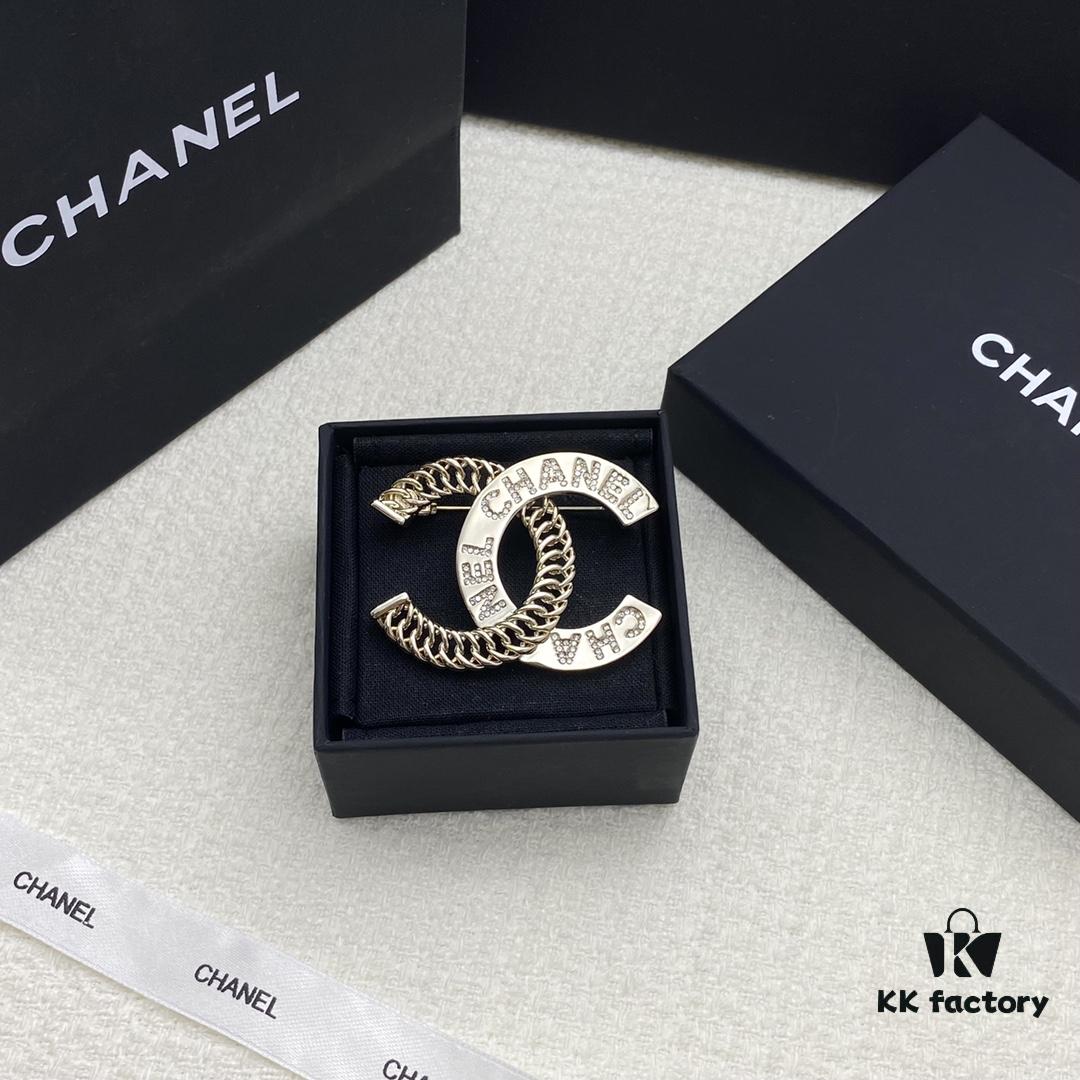 692ffd2999f2d84055c8e89e Xiao Xiang New Style Tweed Letter Rhinestone Double C Brooch