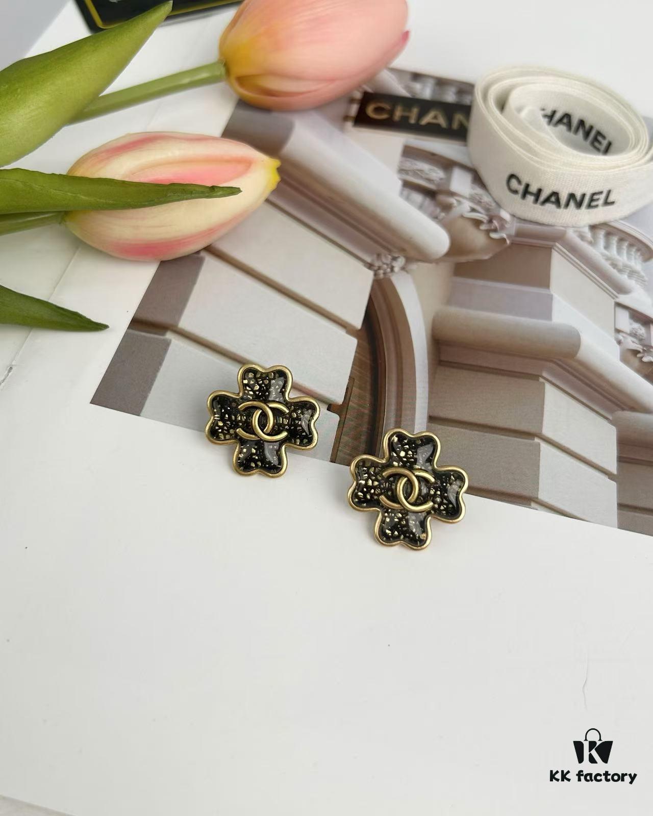 Xiaoxiang New Arrival Antique Silver and Antique Gold Black Fine Sparkle Four-Leaf Clover Stud Earrings
