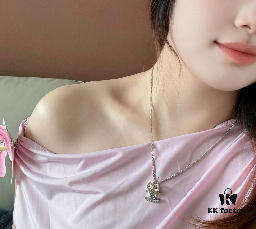 692ffd3099f2d84055c8e8a9 Xiaoxiang New Arrival Light Gold Bow Silver Two-Tone Full Diamond Necklace