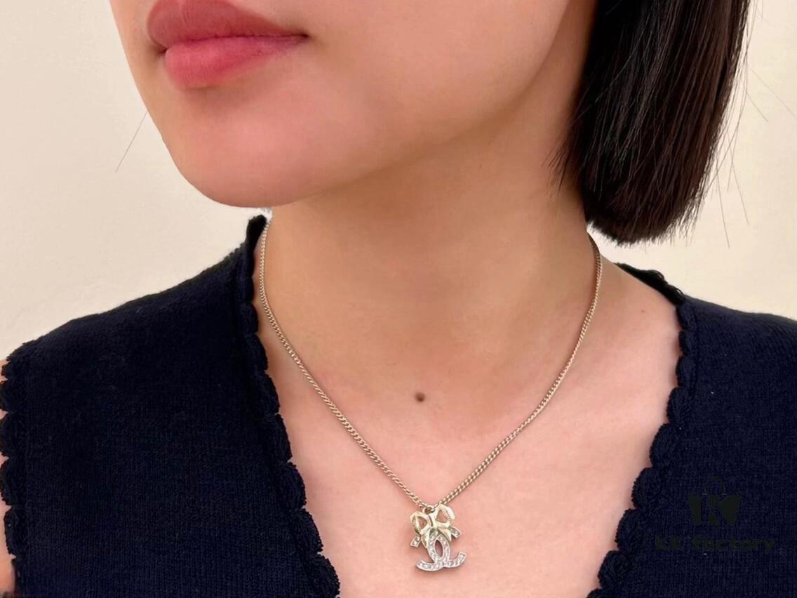 692ffd3199f2d84055c8e8aa Xiaoxiang New Arrival Light Gold Bow Silver Two-Tone Full Diamond Necklace