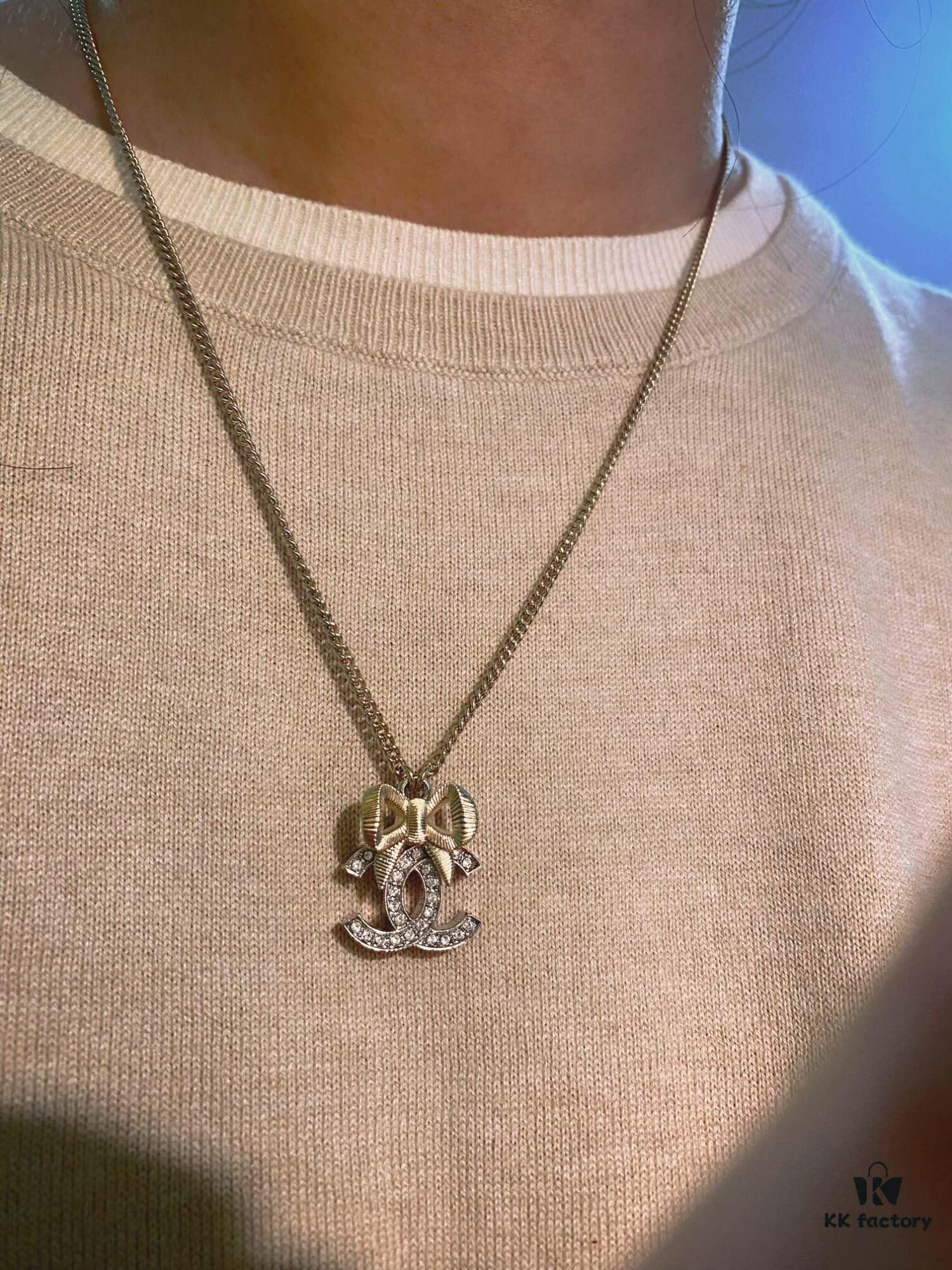 692ffd3499f2d84055c8e8af Xiaoxiang New Arrival Light Gold Bow Silver Two-Tone Full Diamond Necklace