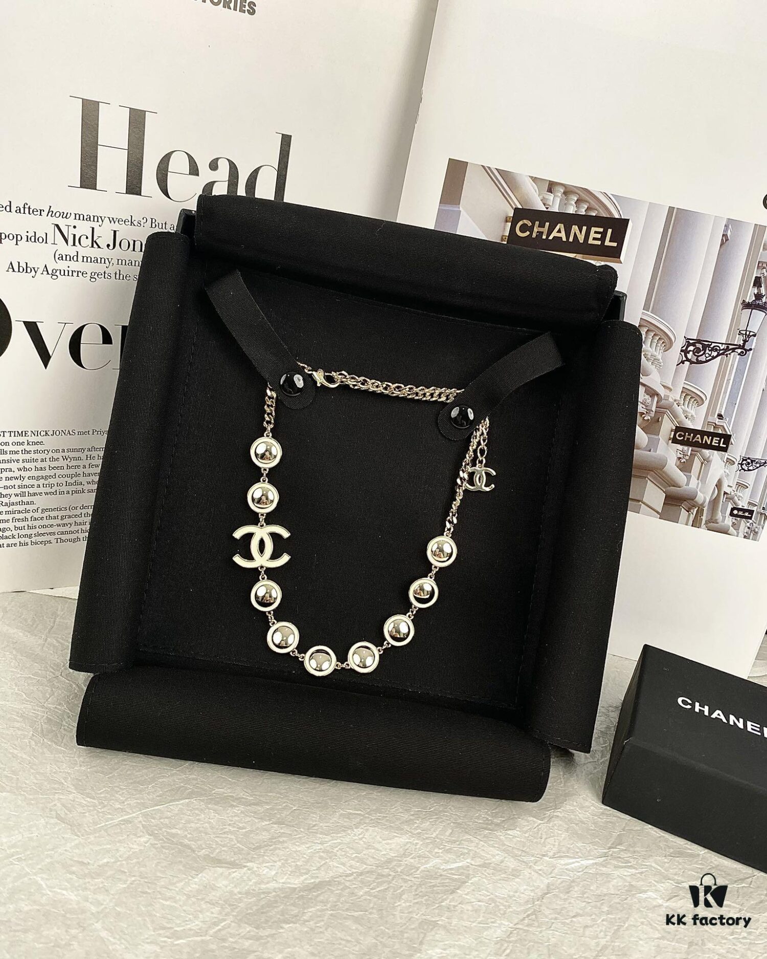 692ffd3899f2d84055c8e8b4 Xiaoxiang New Arrival White Oil-Drop Double C Round Mirror Clover Pendant Necklace with Smooth Chain