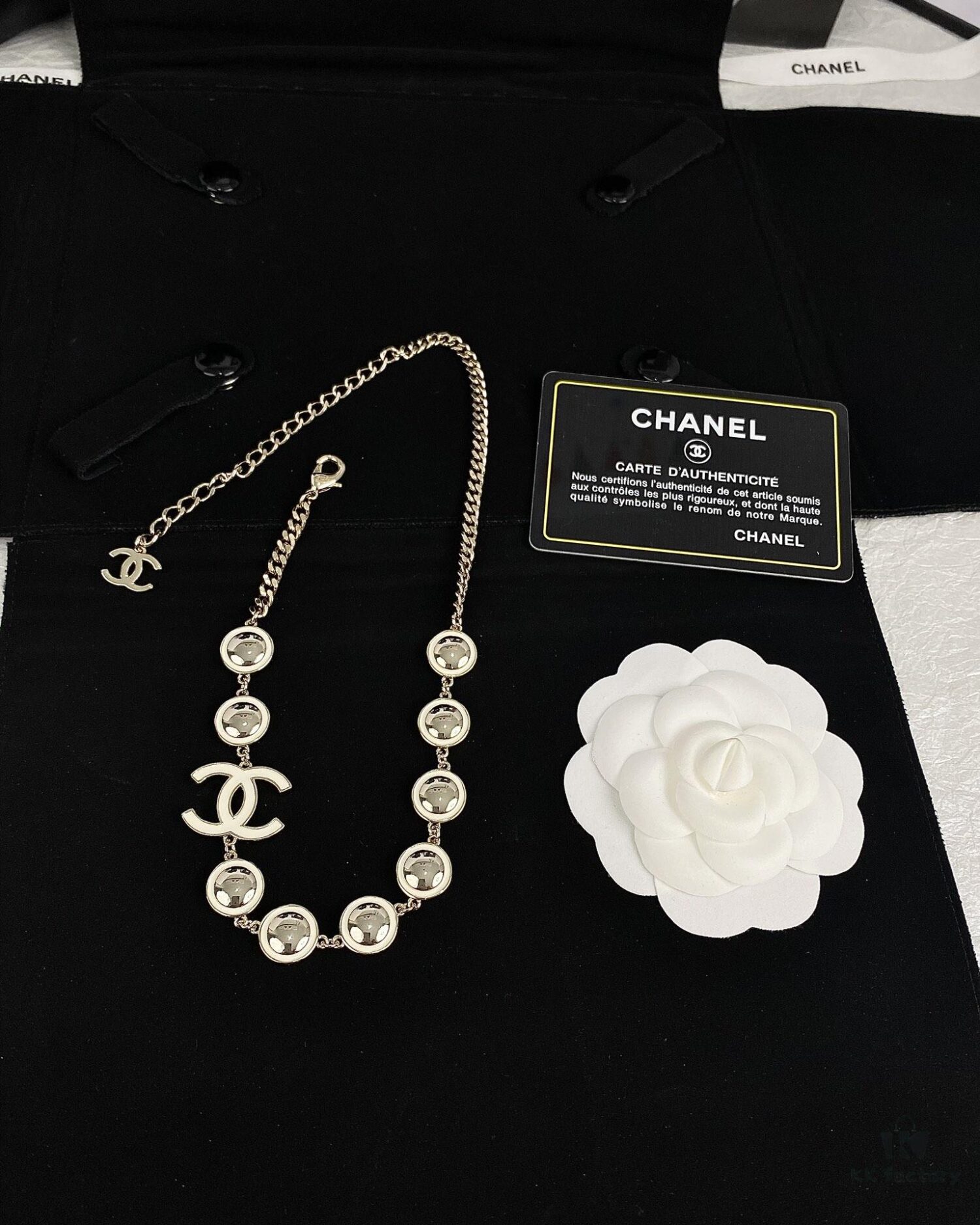692ffd3899f2d84055c8e8b5 Xiaoxiang New Arrival White Oil-Drop Double C Round Mirror Clover Pendant Necklace with Smooth Chain