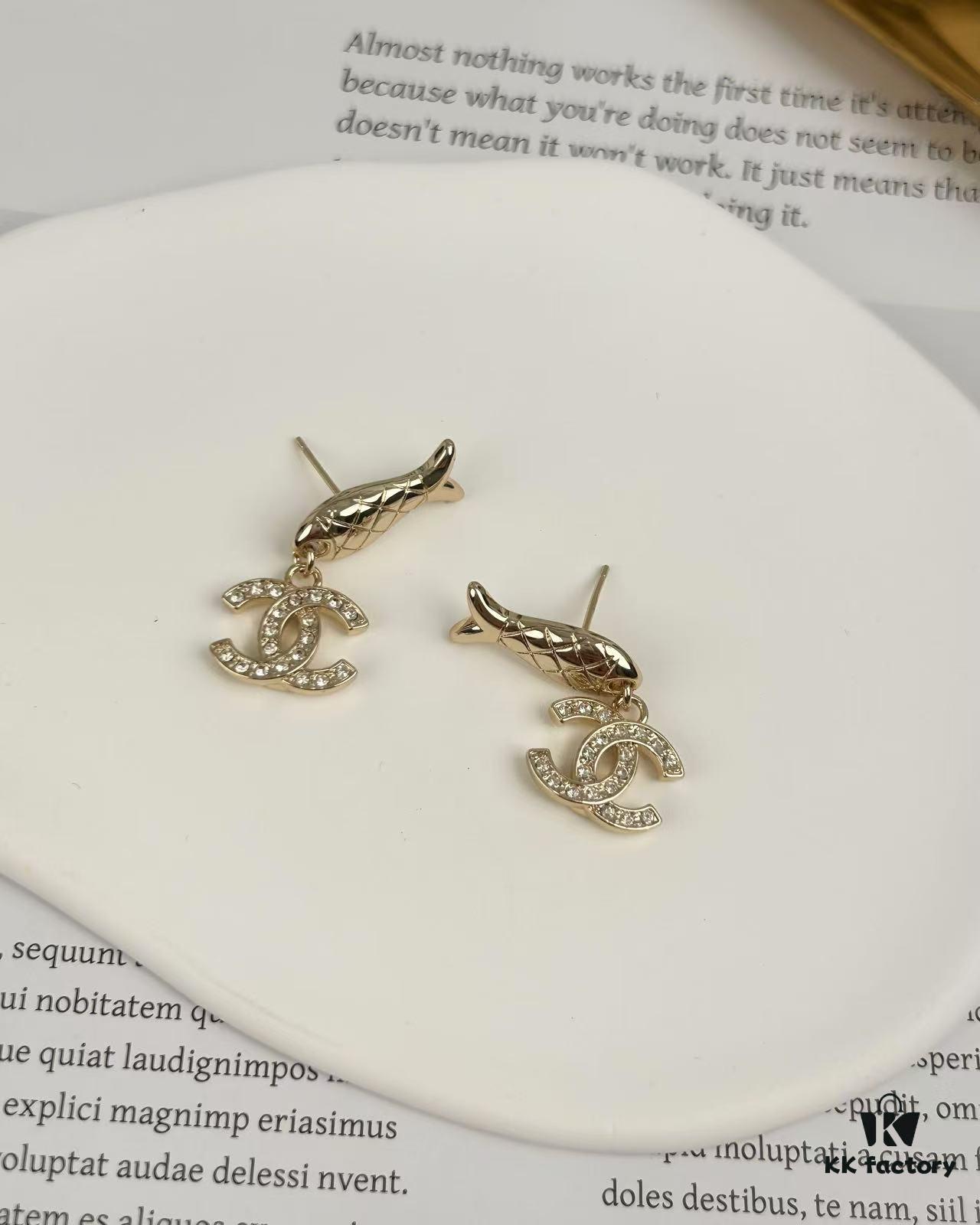 692ffd4399f2d84055c8e8c1 Xiaoxiang New Arrival Ocean Series 🐟 European and American Style Personalized Luxury Rhinestone Letter Fish Earrings