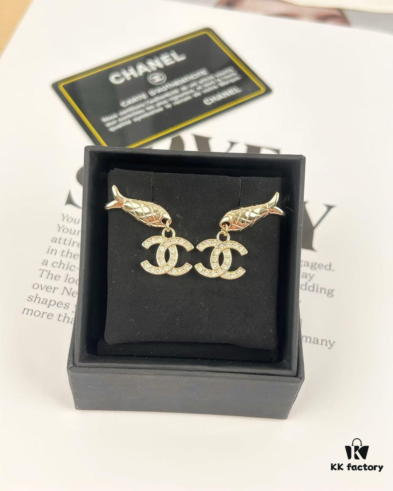 692ffd4499f2d84055c8e8c2 Xiaoxiang New Arrival Ocean Series 🐟 European and American Style Personalized Luxury Rhinestone Letter Fish Earrings