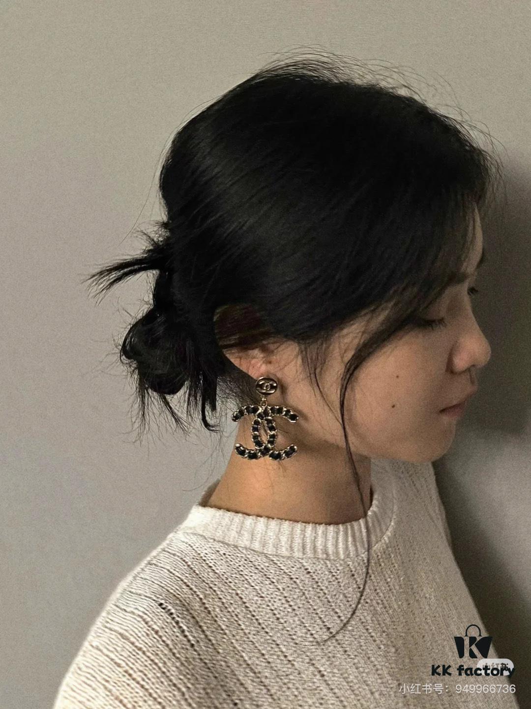 692ffd5499f2d84055c8e8d5 Xiaoxiang New Arrival Gold and Silver Two-Tone Luxury Double C Leather-Embedded Earrings