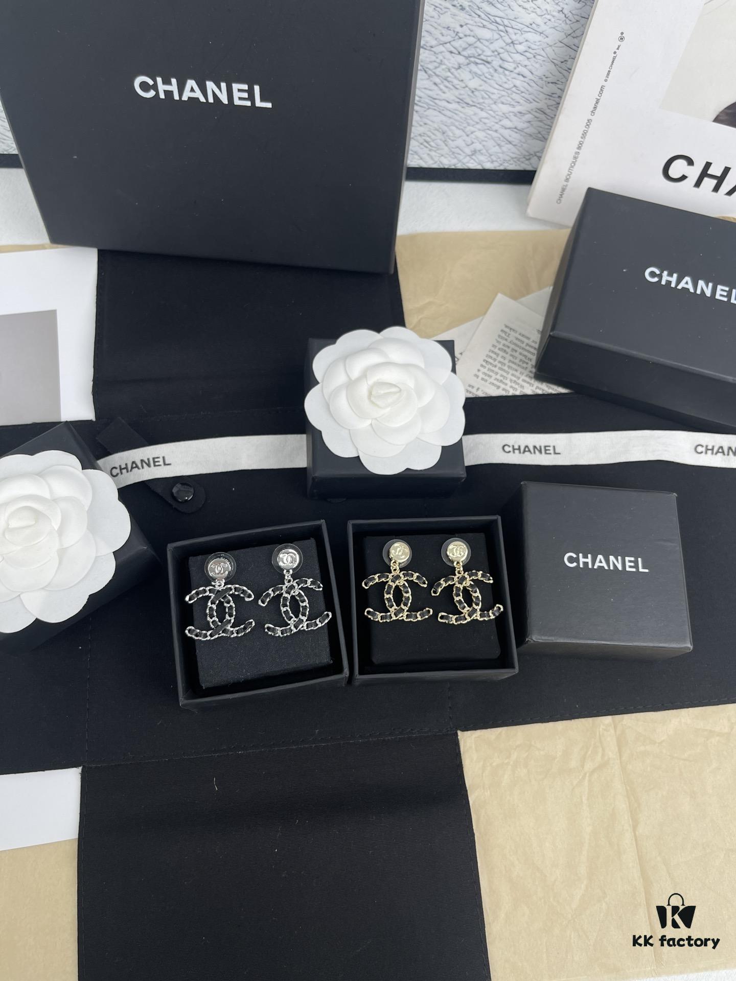 692ffd5899f2d84055c8e8da Xiaoxiang New Arrival Gold and Silver Two-Tone Luxury Double C Leather-Embedded Earrings