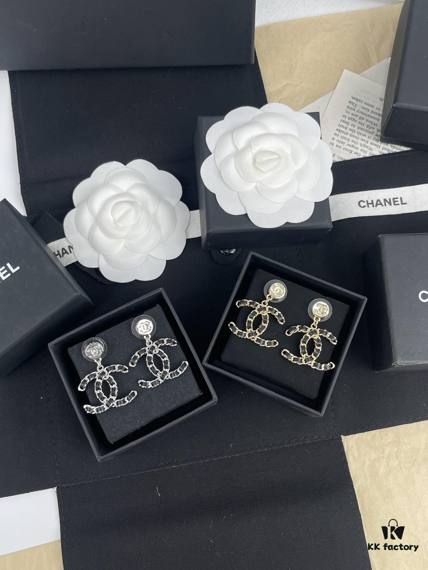 692ffd5999f2d84055c8e8db Xiaoxiang New Arrival Gold and Silver Two-Tone Luxury Double C Leather-Embedded Earrings
