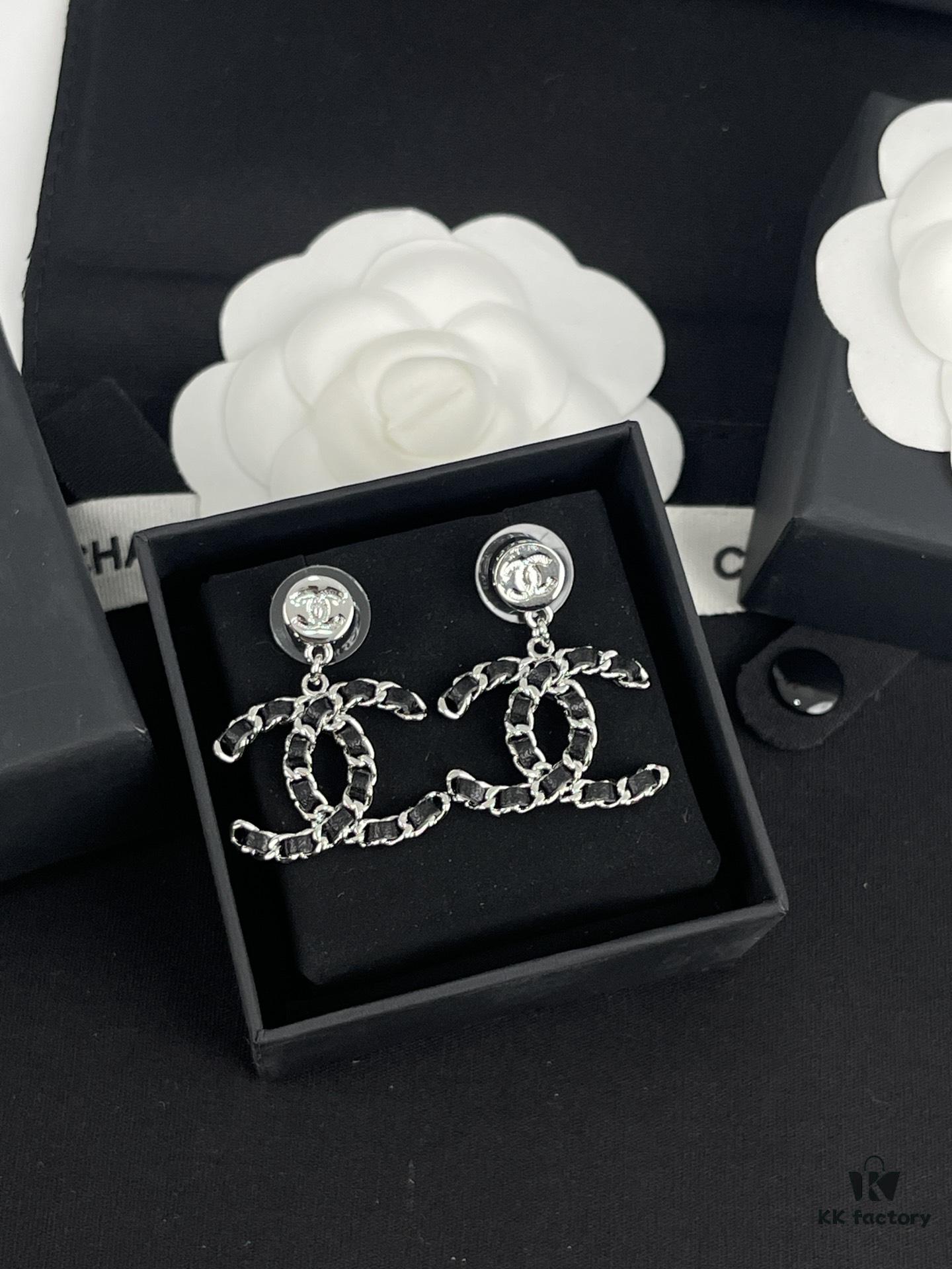 692ffd5999f2d84055c8e8dc Xiaoxiang New Arrival Gold and Silver Two-Tone Luxury Double C Leather-Embedded Earrings