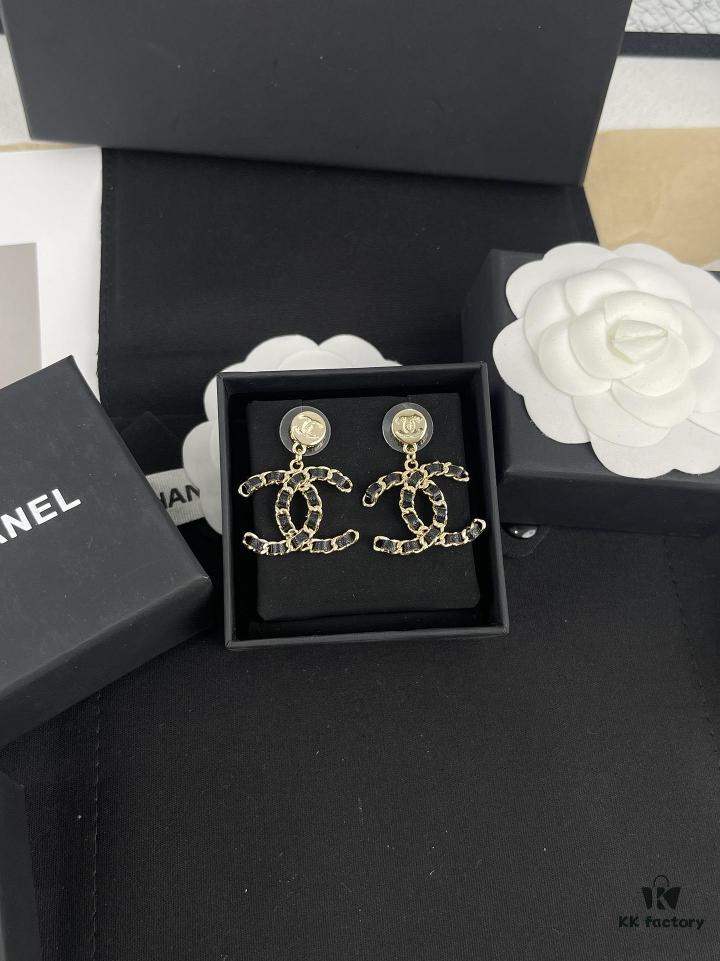 692ffd5b99f2d84055c8e8df Xiaoxiang New Arrival Gold and Silver Two-Tone Luxury Double C Leather-Embedded Earrings