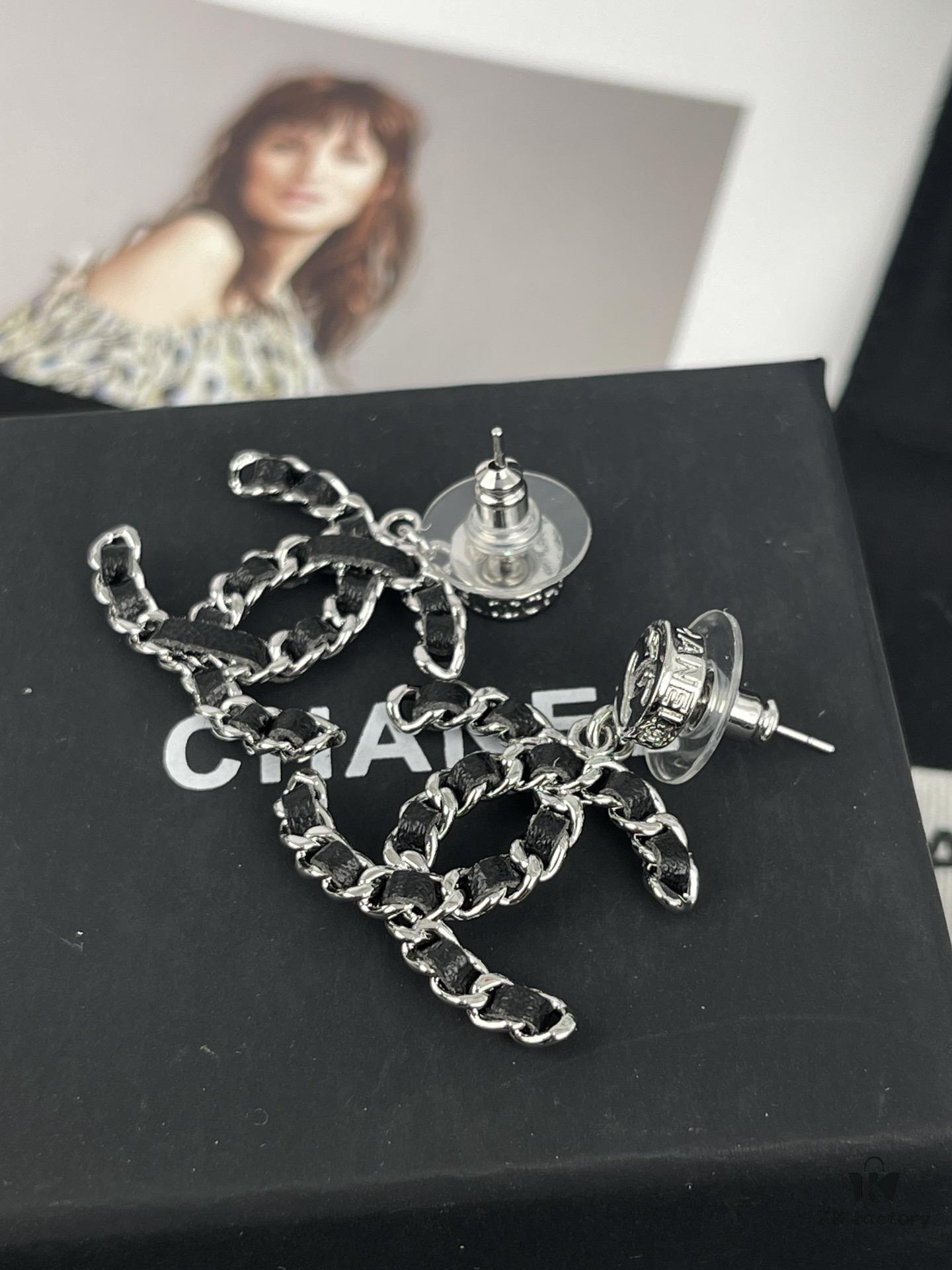 692ffd5b99f2d84055c8e8e0 Xiaoxiang New Arrival Gold and Silver Two-Tone Luxury Double C Leather-Embedded Earrings
