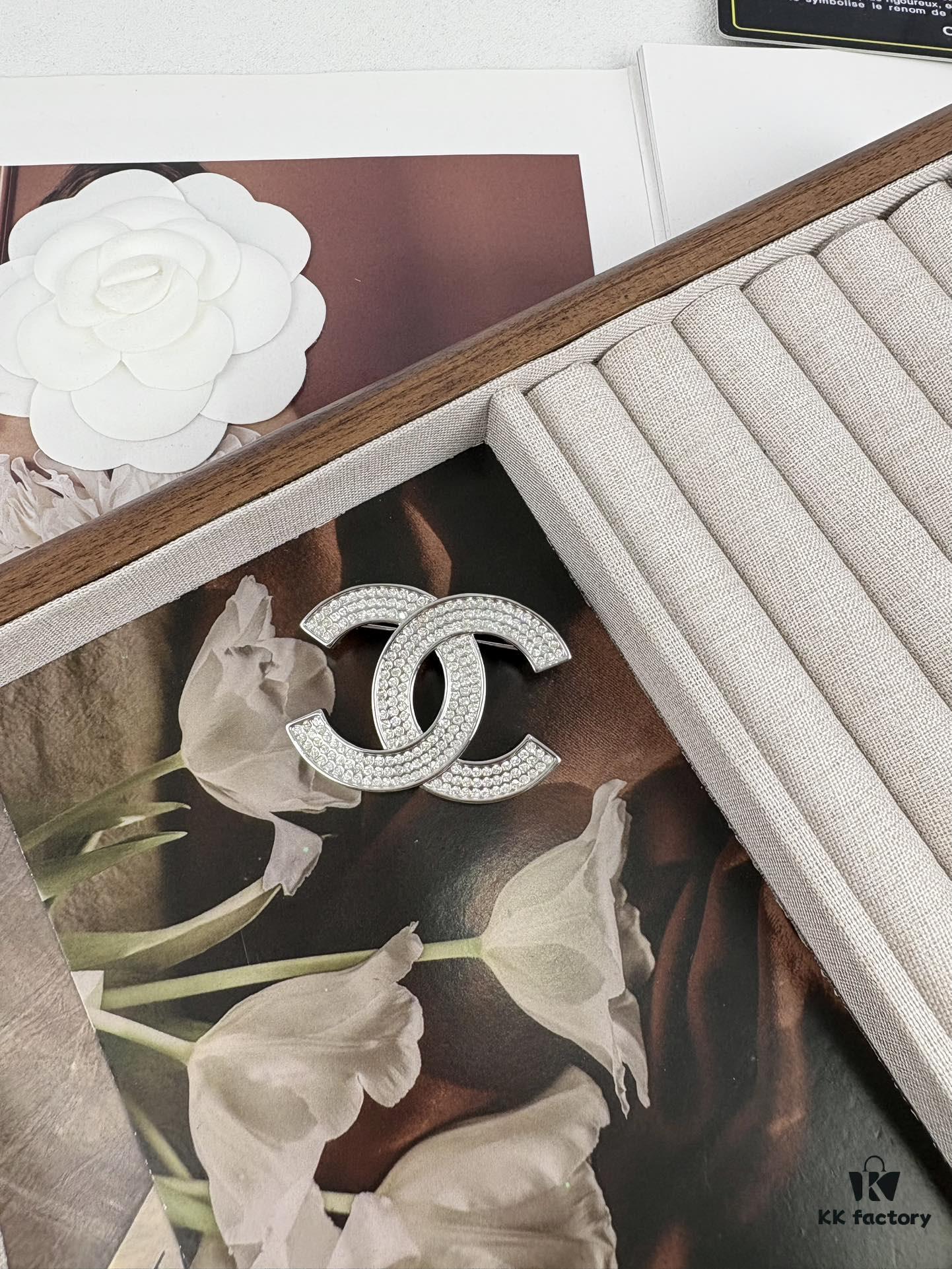 692ffd6199f2d84055c8e8e6 Xiaoxiang New Arrival Silver Triple Row Full Diamond Elegant Brooch 🌸