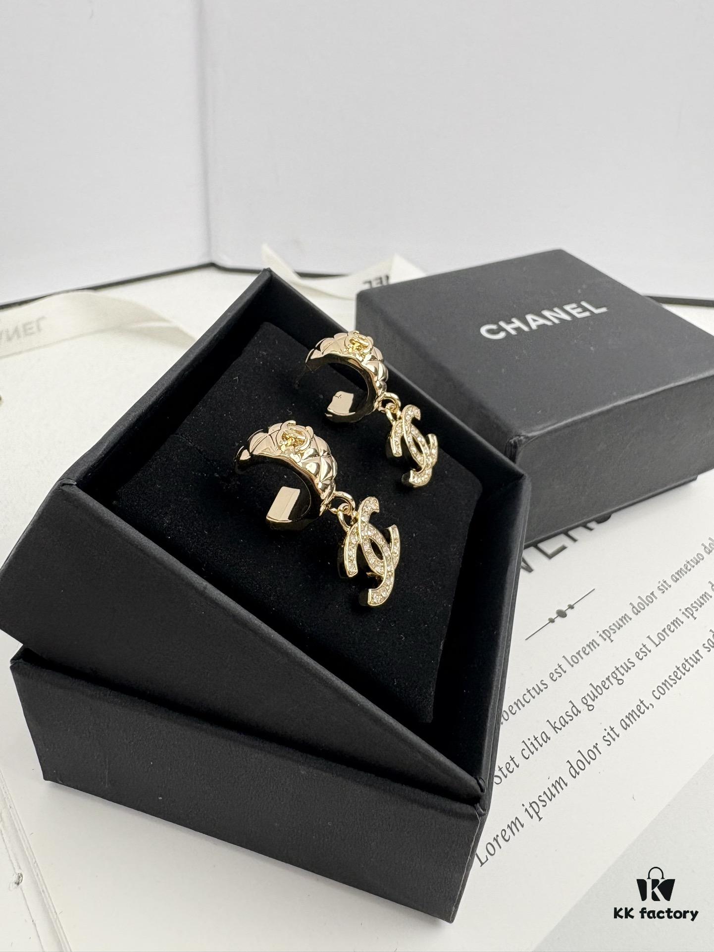 692ffd6699f2d84055c8e8ea Xiaoxiang New Arrival Light Gold Diamond-Patterned Elegant Double C Earrings with Full Rhinestones, Hook Style