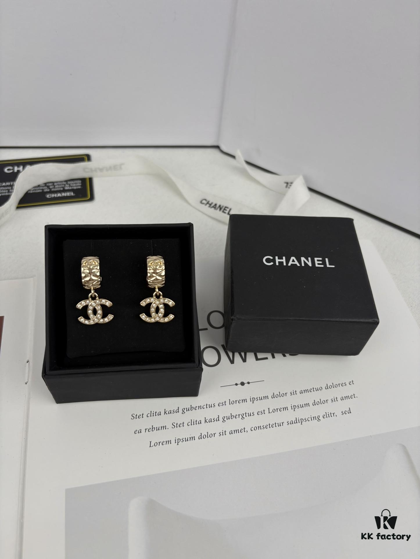 692ffd6699f2d84055c8e8eb Xiaoxiang New Arrival Light Gold Diamond-Patterned Elegant Double C Earrings with Full Rhinestones, Hook Style