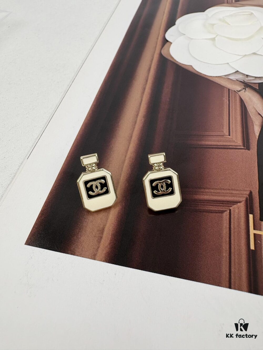 692ffd7399f2d84055c8e902 Chic New Style Perfume Bottle Elegant and Versatile Small Stud Earrings