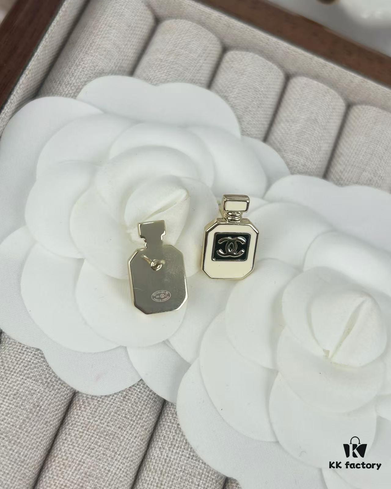 Chic New Style Perfume Bottle Elegant and Versatile Small Stud Earrings