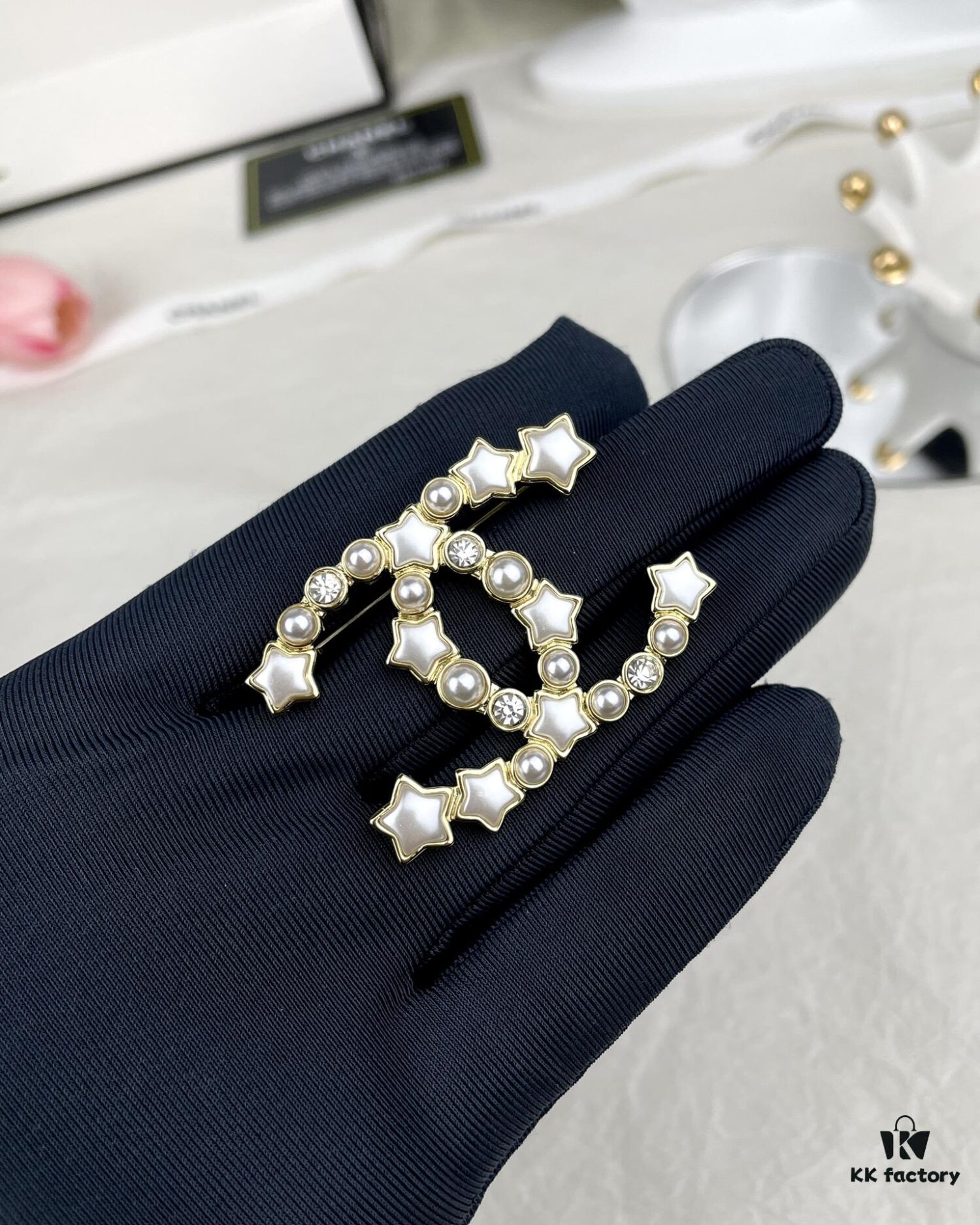 692ffd7999f2d84055c8e90c CHANE New Style Pearl-Inlaid Diamond Five-Pointed Star Brooch