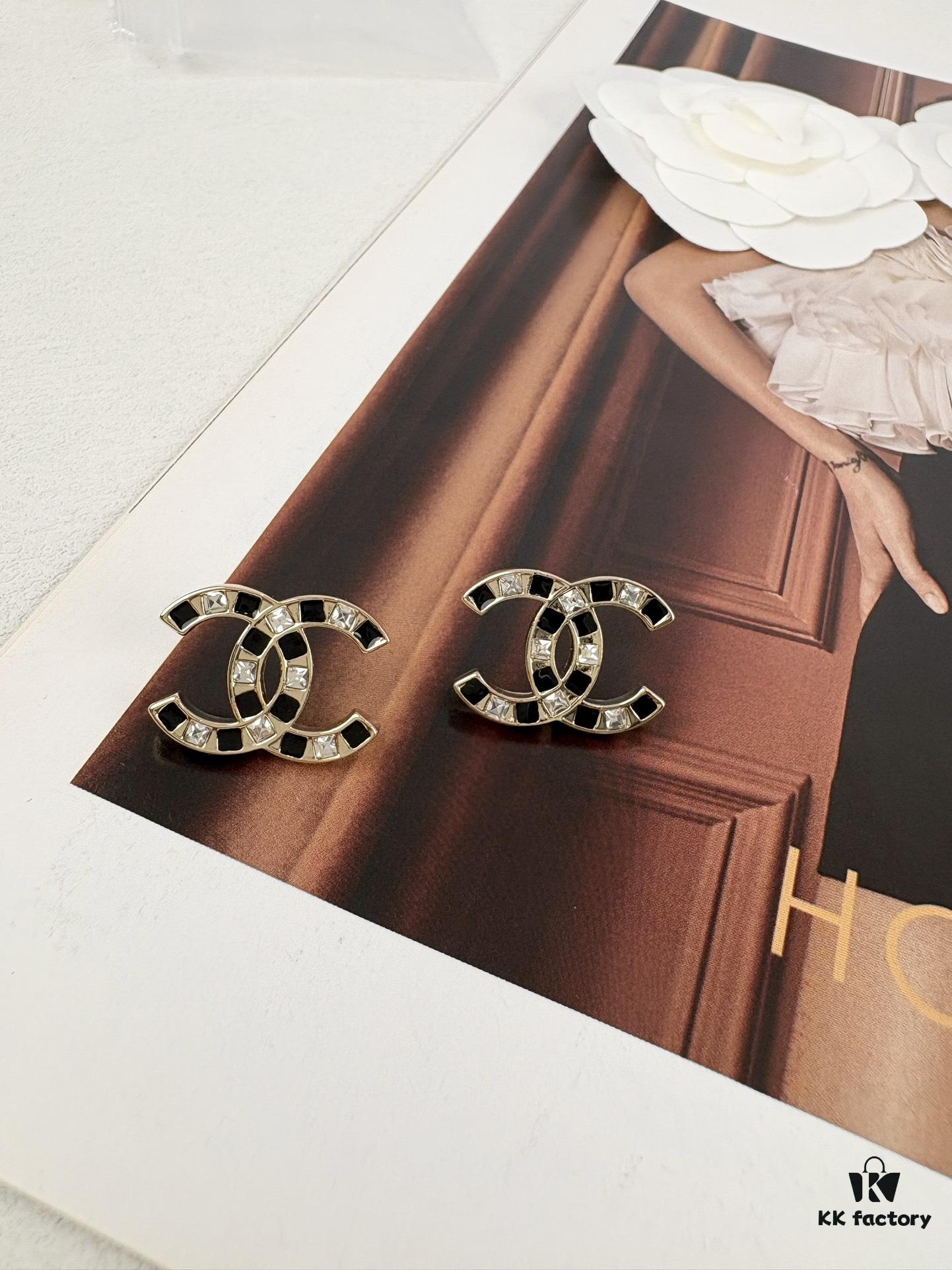 692ffd8499f2d84055c8e91b Xiaoxiang New Arrival Black Drip Oil Rhinestone Classic Earrings, Available in Gold and Silver
