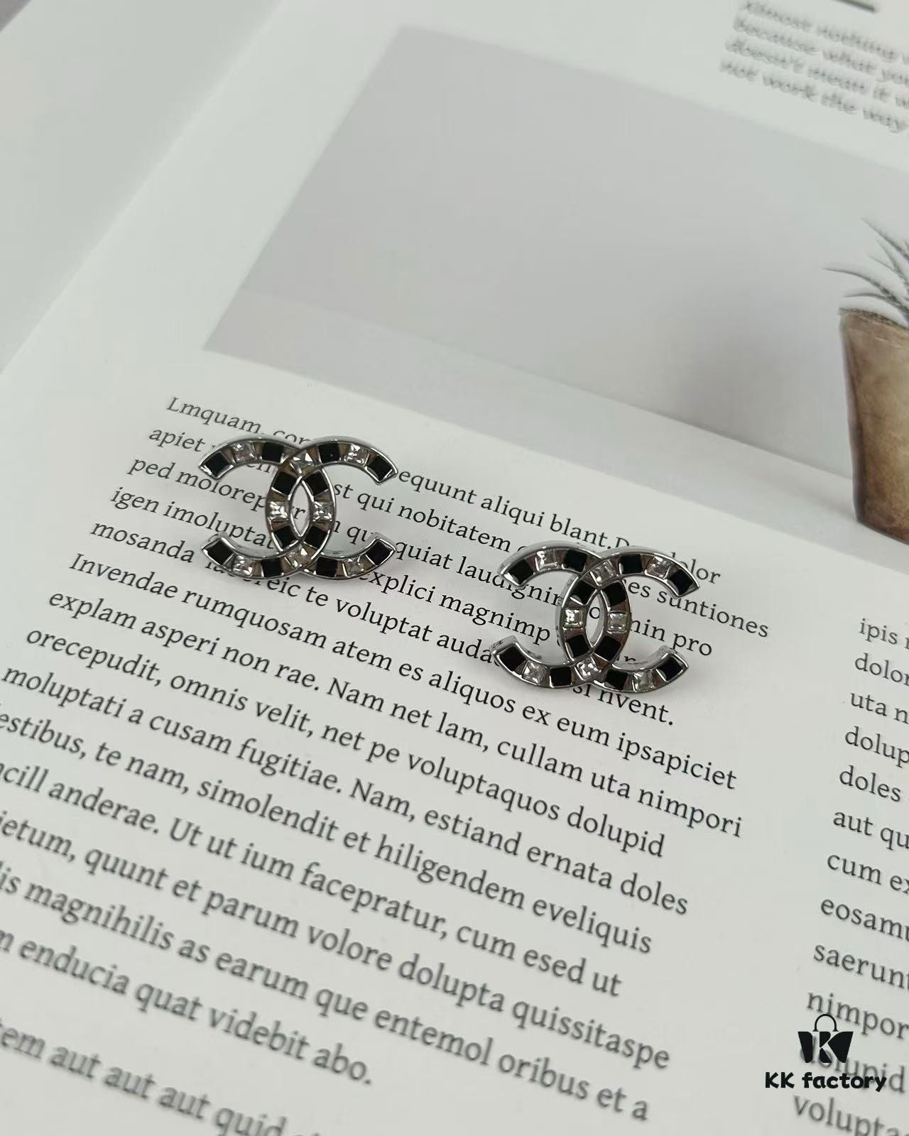 692ffd8599f2d84055c8e91c Xiaoxiang New Arrival Black Drip Oil Rhinestone Classic Earrings, Available in Gold and Silver