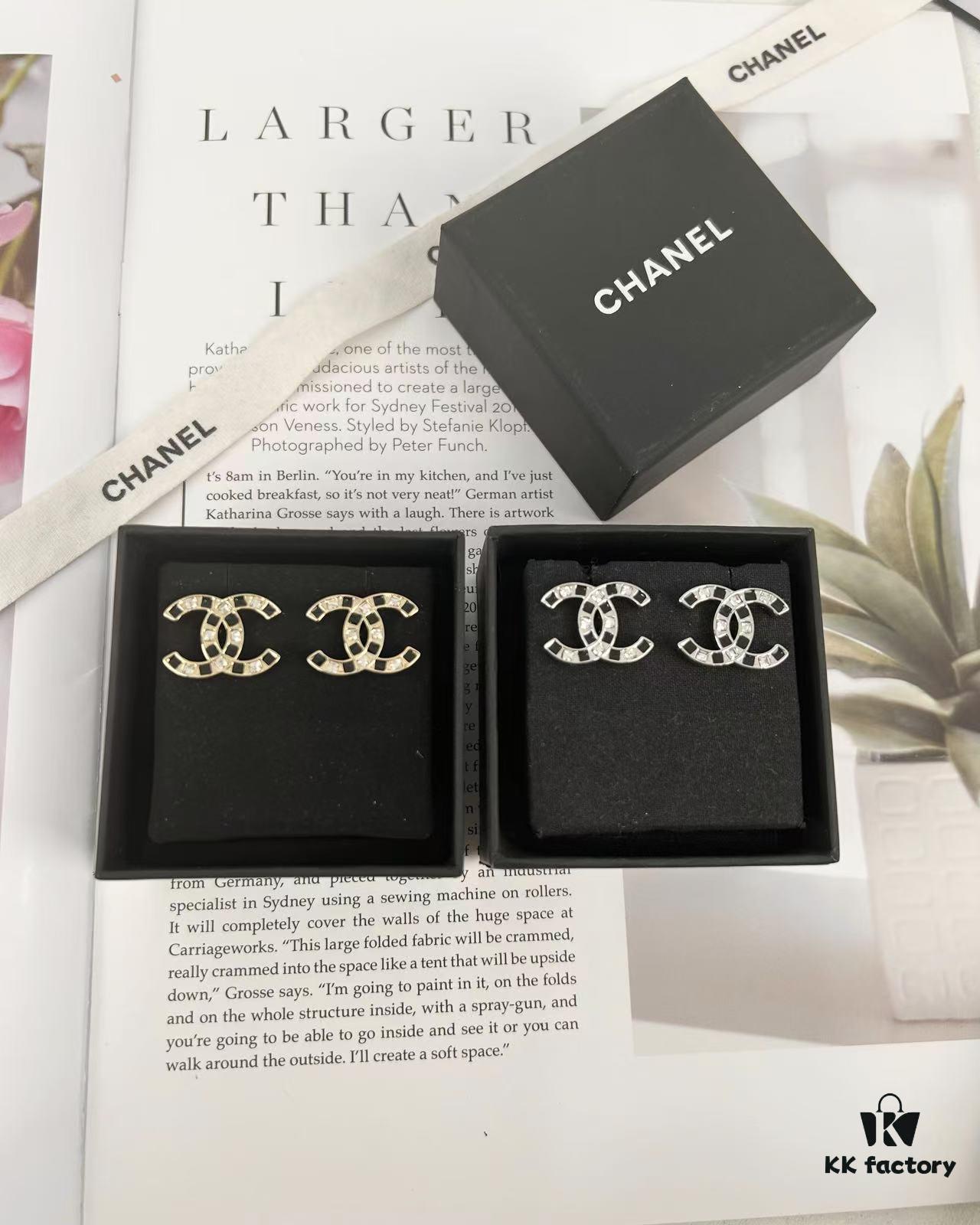 692ffd8599f2d84055c8e91d Xiaoxiang New Arrival Black Drip Oil Rhinestone Classic Earrings, Available in Gold and Silver