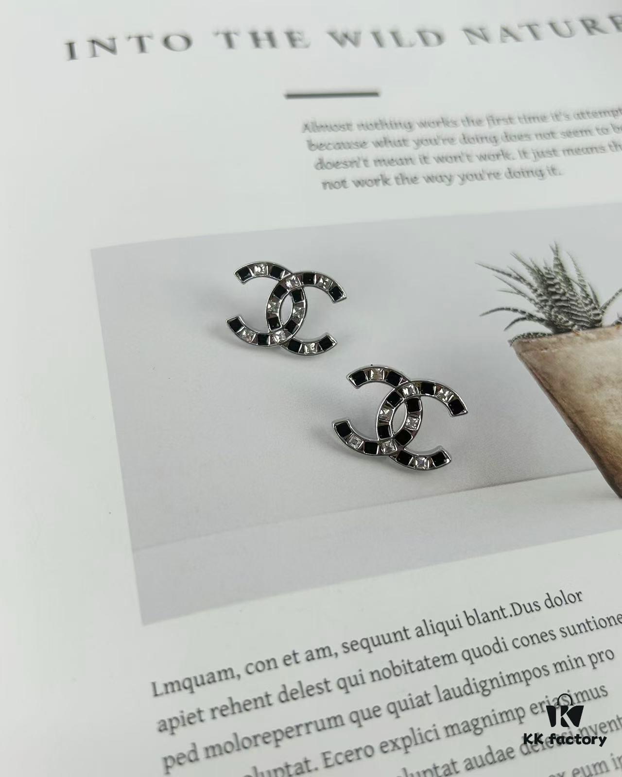 692ffd8899f2d84055c8e921 Xiaoxiang New Arrival Black Drip Oil Rhinestone Classic Earrings, Available in Gold and Silver