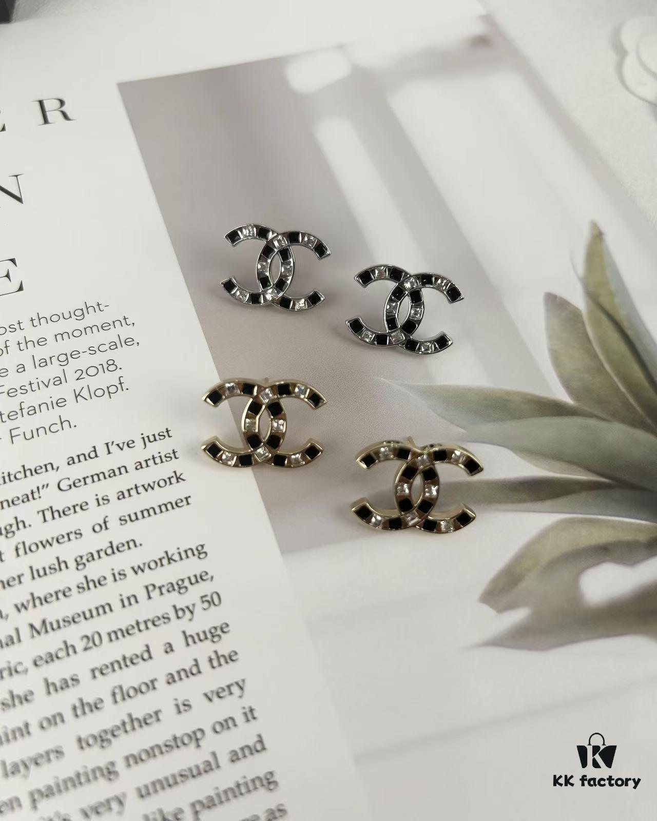 692ffd8e99f2d84055c8e929 Xiaoxiang New Arrival Black Drip Oil Rhinestone Classic Earrings, Available in Gold and Silver