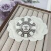 Xiaoxiang New Arrival Silver White Triangular Geometric Rhinestone Round Brooch 💫✨