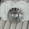 Xiaoxiang New Arrival Silver White Triangular Geometric Rhinestone Round Brooch 💫✨