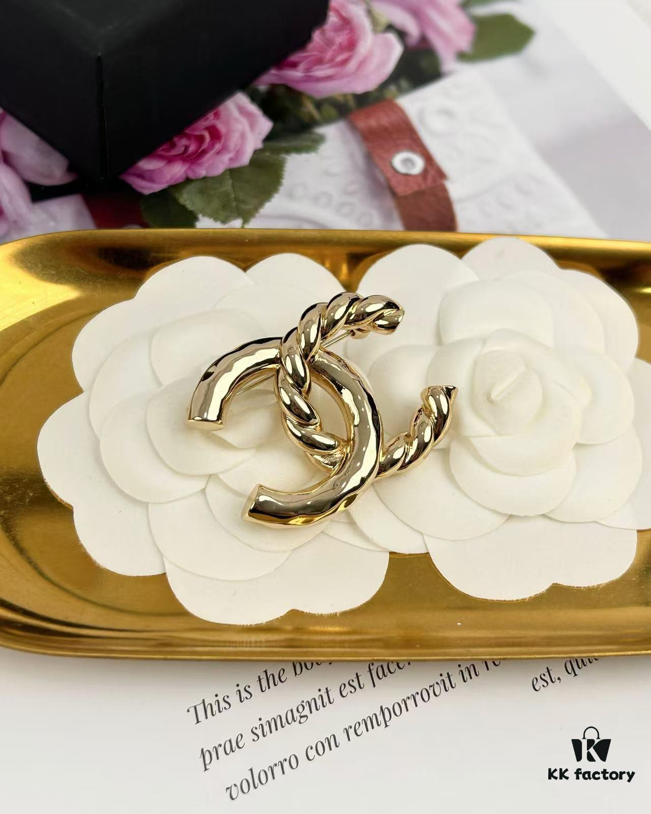 692ffda399f2d84055c8e93e Xiaoxiang New Arrival Golden Half-Braid Twisted Double C Classic Elegant Brooch