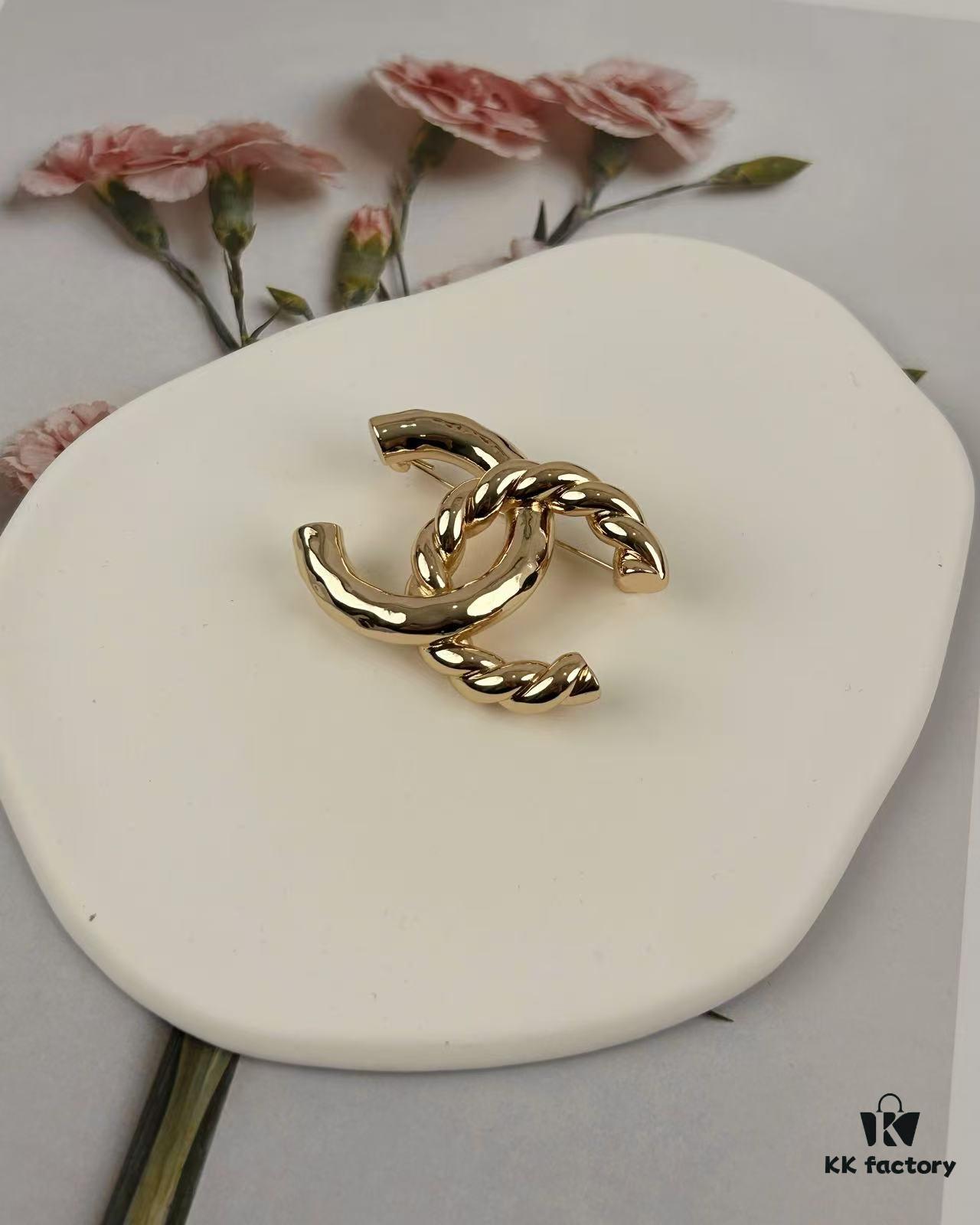 692ffda499f2d84055c8e93f Xiaoxiang New Arrival Golden Half-Braid Twisted Double C Classic Elegant Brooch
