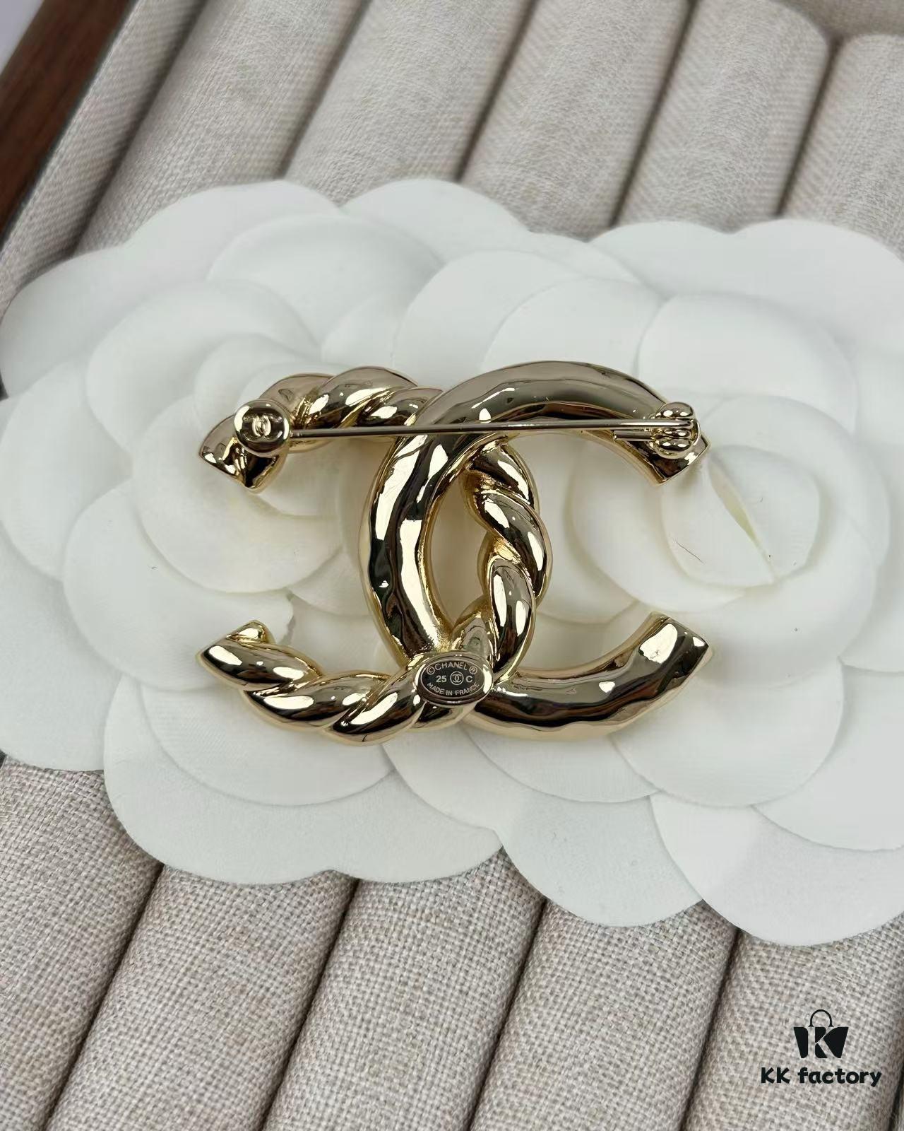 692ffda899f2d84055c8e944 Xiaoxiang New Arrival Golden Half-Braid Twisted Double C Classic Elegant Brooch