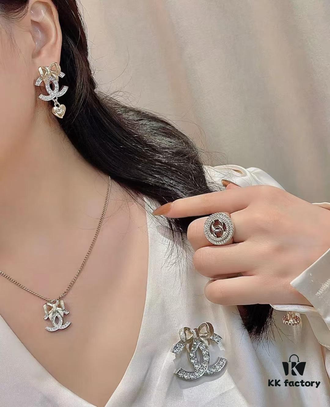 Xiaoxiang New Arrival Light Gold Bow Silver Two-Tone Fully Diamante Necklace Set