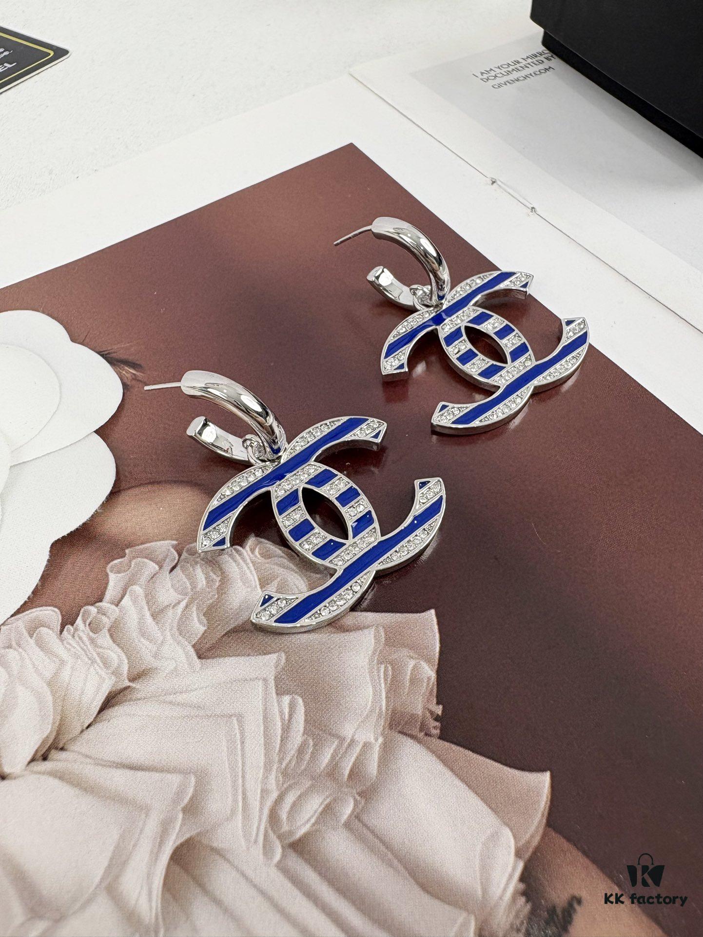 692ffdbc99f2d84055c8e957 Xiaoxiang New Arrival Nautical Style Classic Blue Enamel Inlaid Hook Earrings, Elegant Ear Clips ✨🌿
