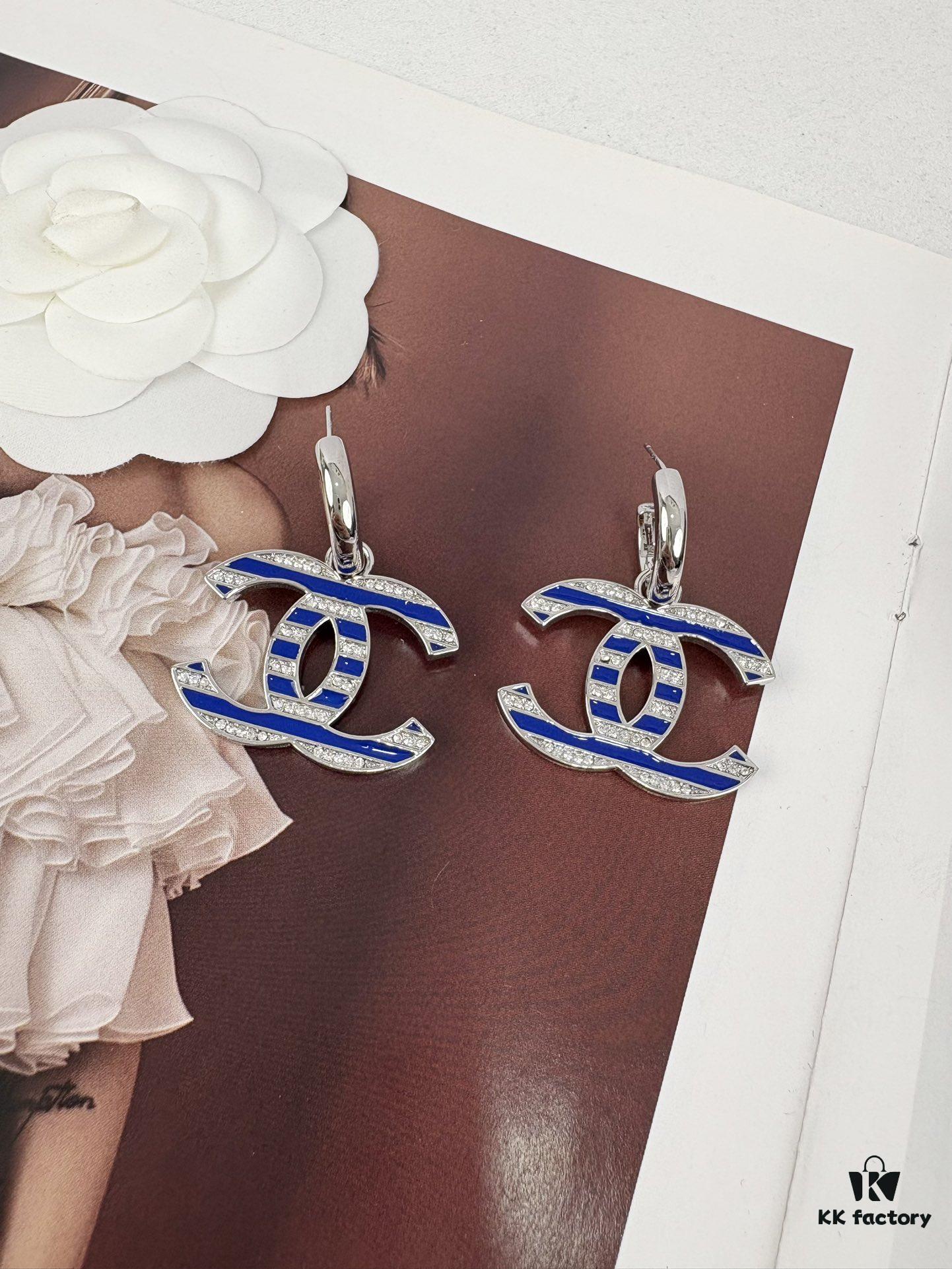692ffdbc99f2d84055c8e958 Xiaoxiang New Arrival Nautical Style Classic Blue Enamel Inlaid Hook Earrings, Elegant Ear Clips ✨🌿
