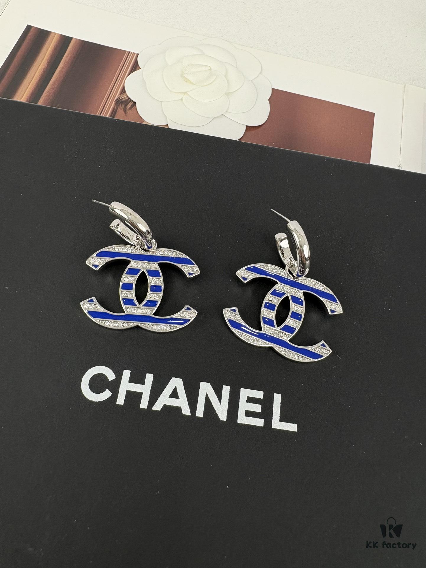 692ffdbe99f2d84055c8e95a Xiaoxiang New Arrival Nautical Style Classic Blue Enamel Inlaid Hook Earrings, Elegant Ear Clips ✨🌿