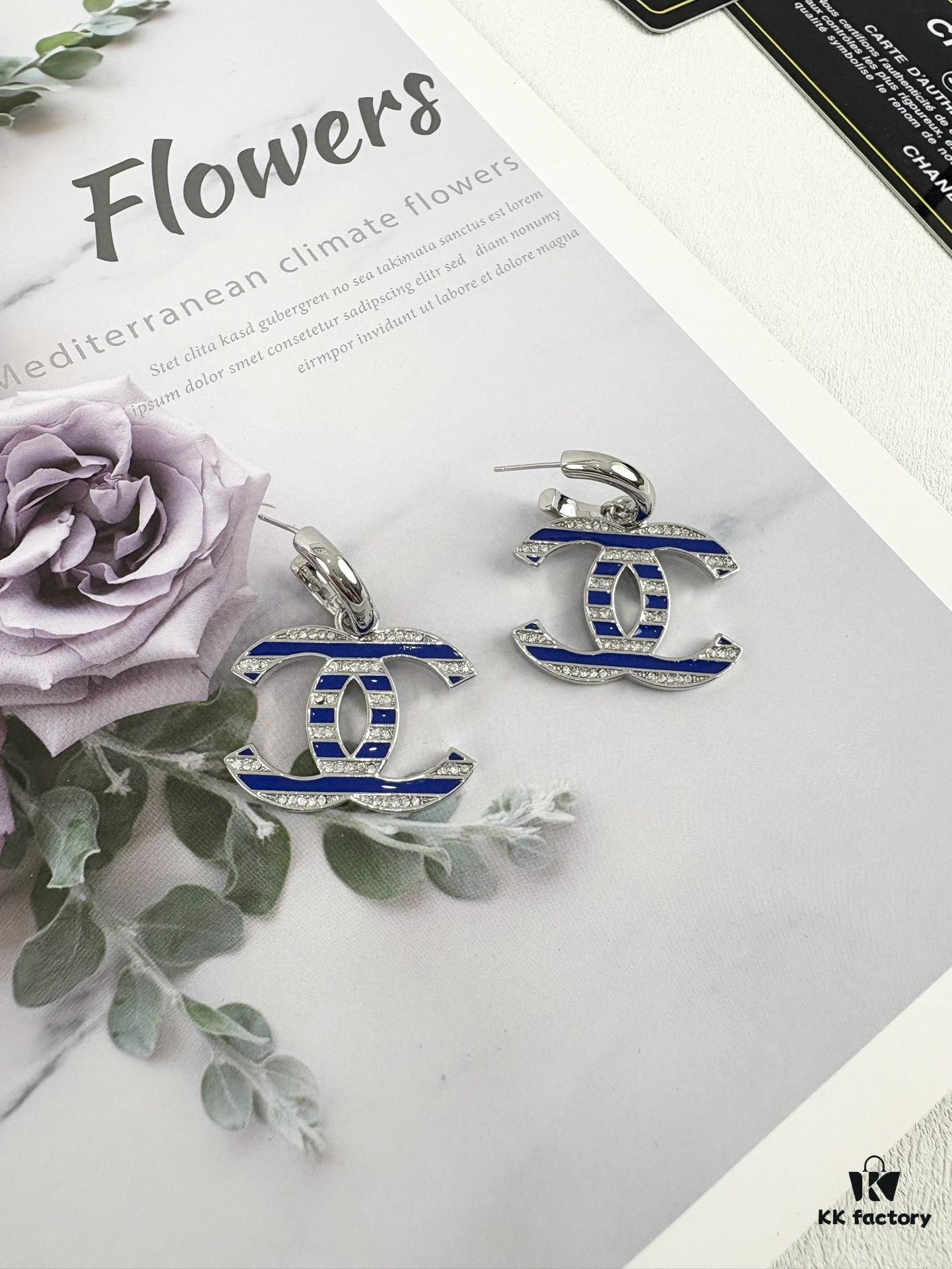 692ffdbf99f2d84055c8e95b Xiaoxiang New Arrival Nautical Style Classic Blue Enamel Inlaid Hook Earrings, Elegant Ear Clips ✨🌿