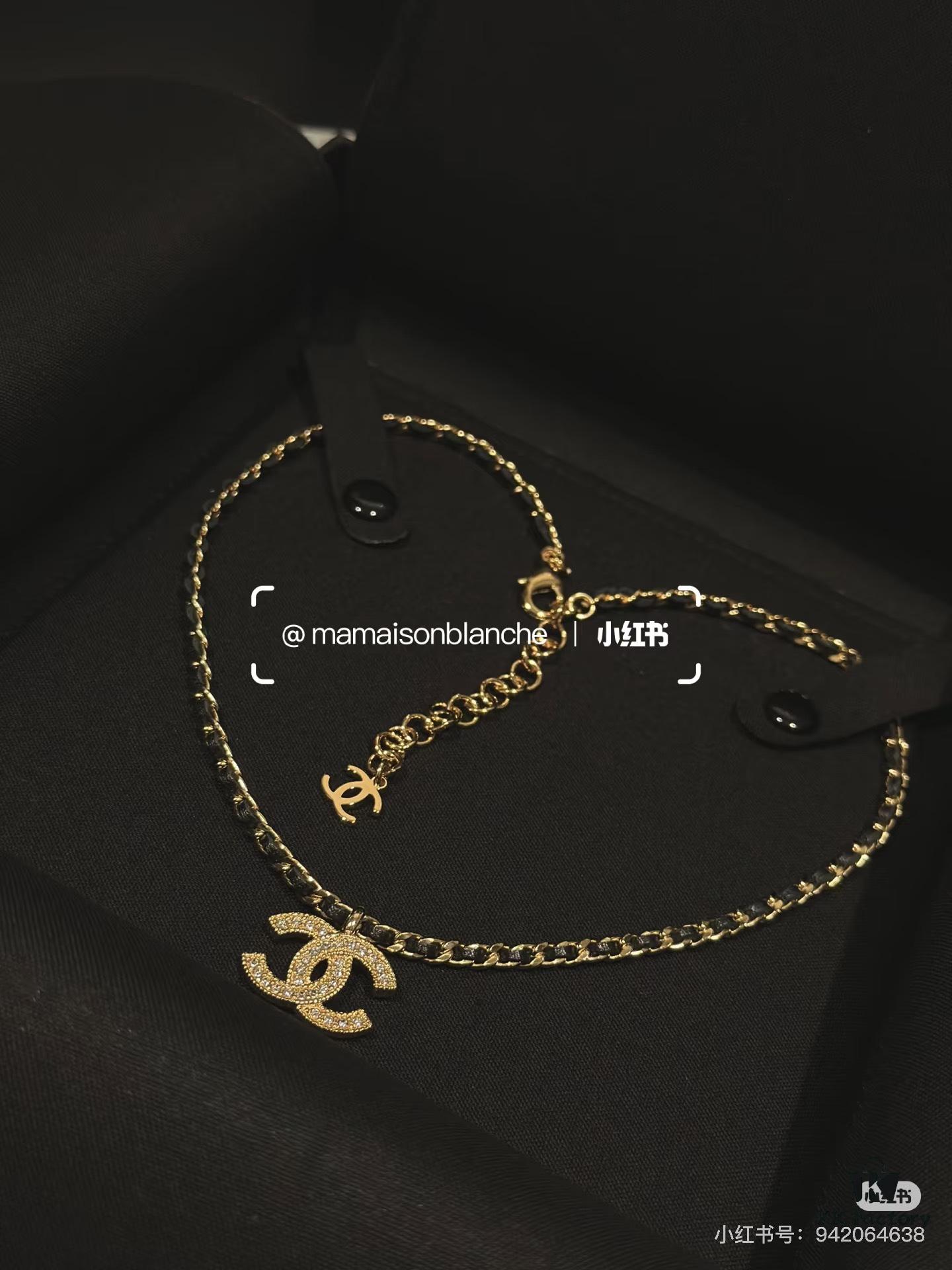 692ffdc699f2d84055c8e965 Xiaoxiang New Arrival Leather Cord Double C Rhinestone Gold Necklace