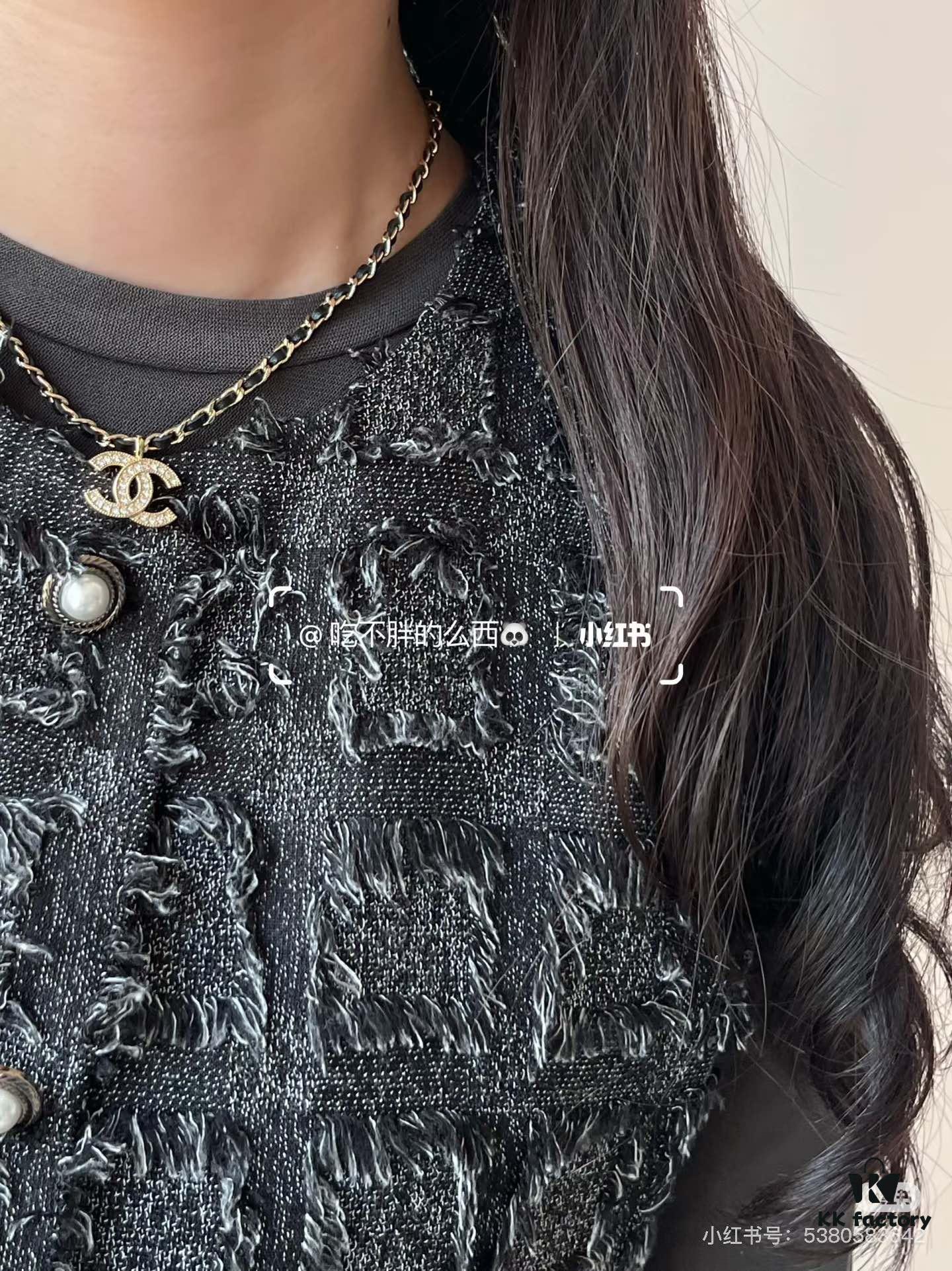 692ffdcb99f2d84055c8e96c Xiaoxiang New Arrival Leather Cord Double C Rhinestone Gold Necklace