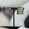 692ffde099f2d84055c8e98b Xiaoxiang New Arrival Square Smooth Black/White Drip Edge Hollow Double C Stud Earrings (Available in Two Colors)