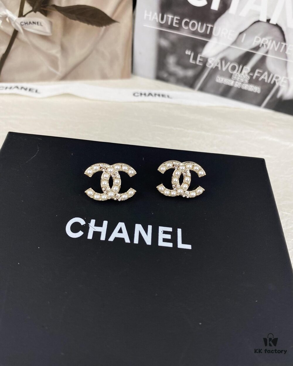 692ffde699f2d84055c8e994 CHANE New Arrival Small Pearl Double C Diamond-Inlaid Stud Earrings
