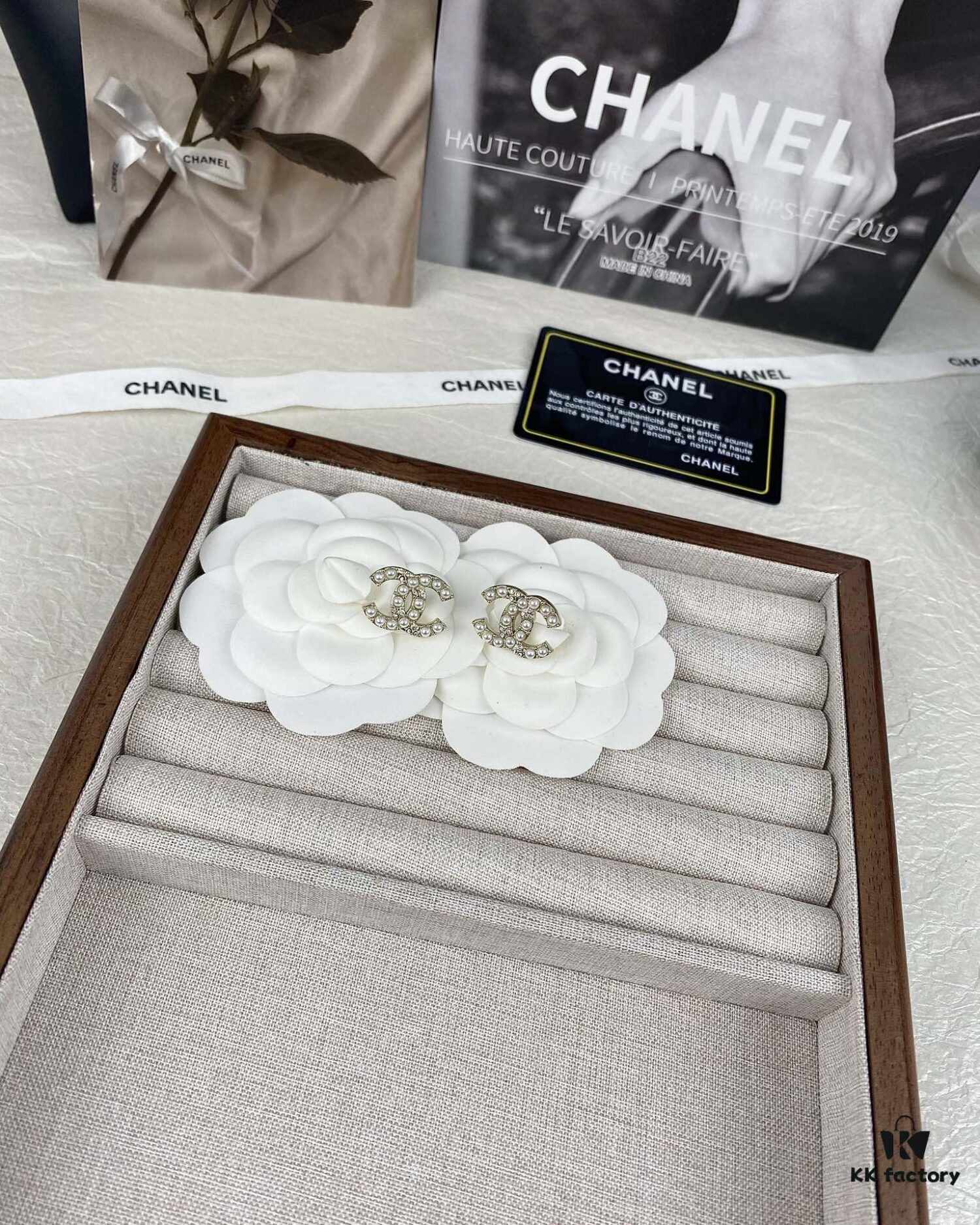 CHANE New Arrival Small Pearl Double C Diamond-Inlaid Stud Earrings