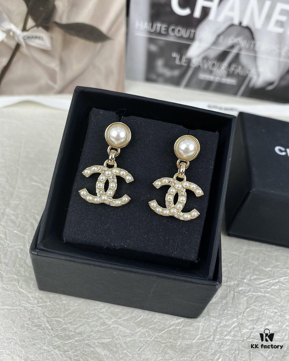 New Xiaoxiang Pearl Inlaid with Diamond Double C Pendant Earrings
