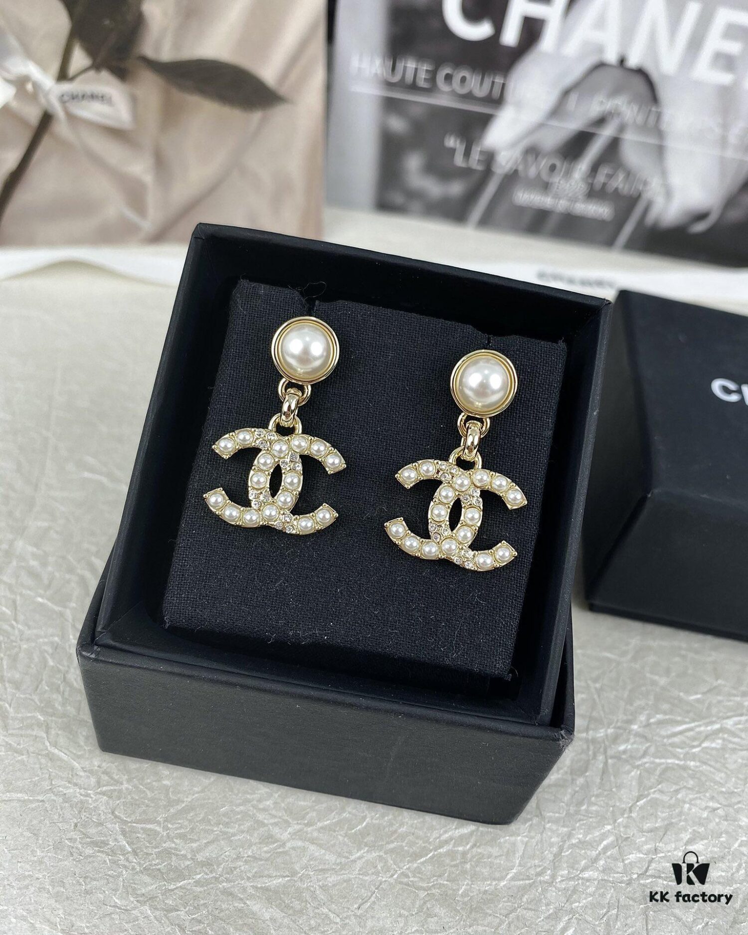 692ffdee99f2d84055c8e99e New Xiaoxiang Pearl Inlaid with Diamond Double C Pendant Earrings