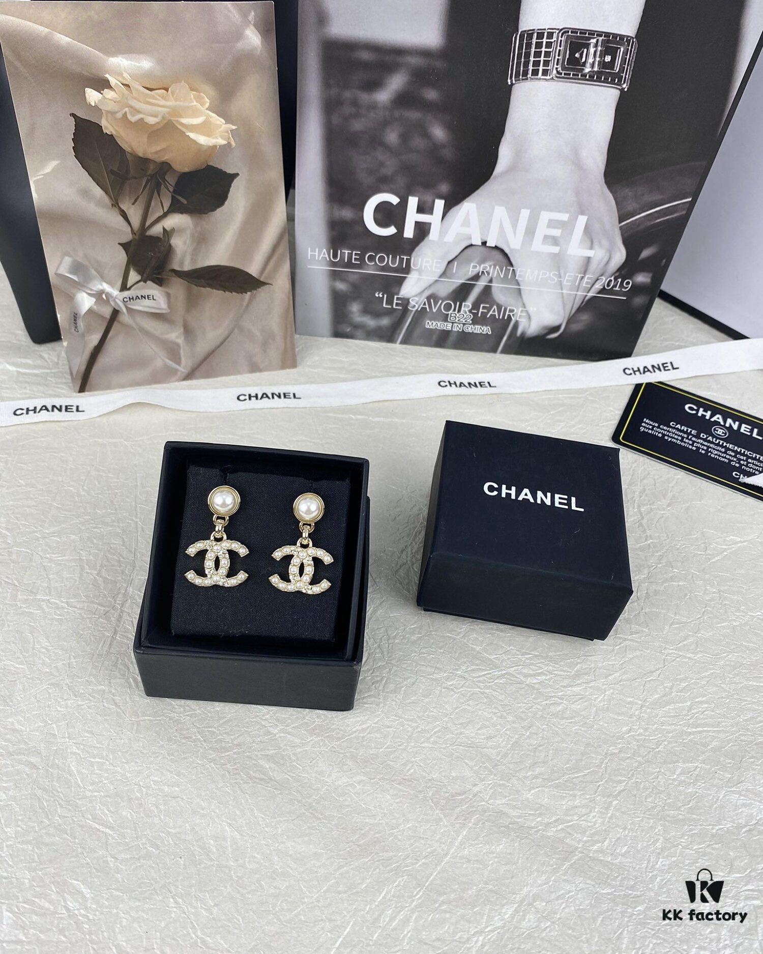 692ffdf299f2d84055c8e9a1 New Xiaoxiang Pearl Inlaid with Diamond Double C Pendant Earrings