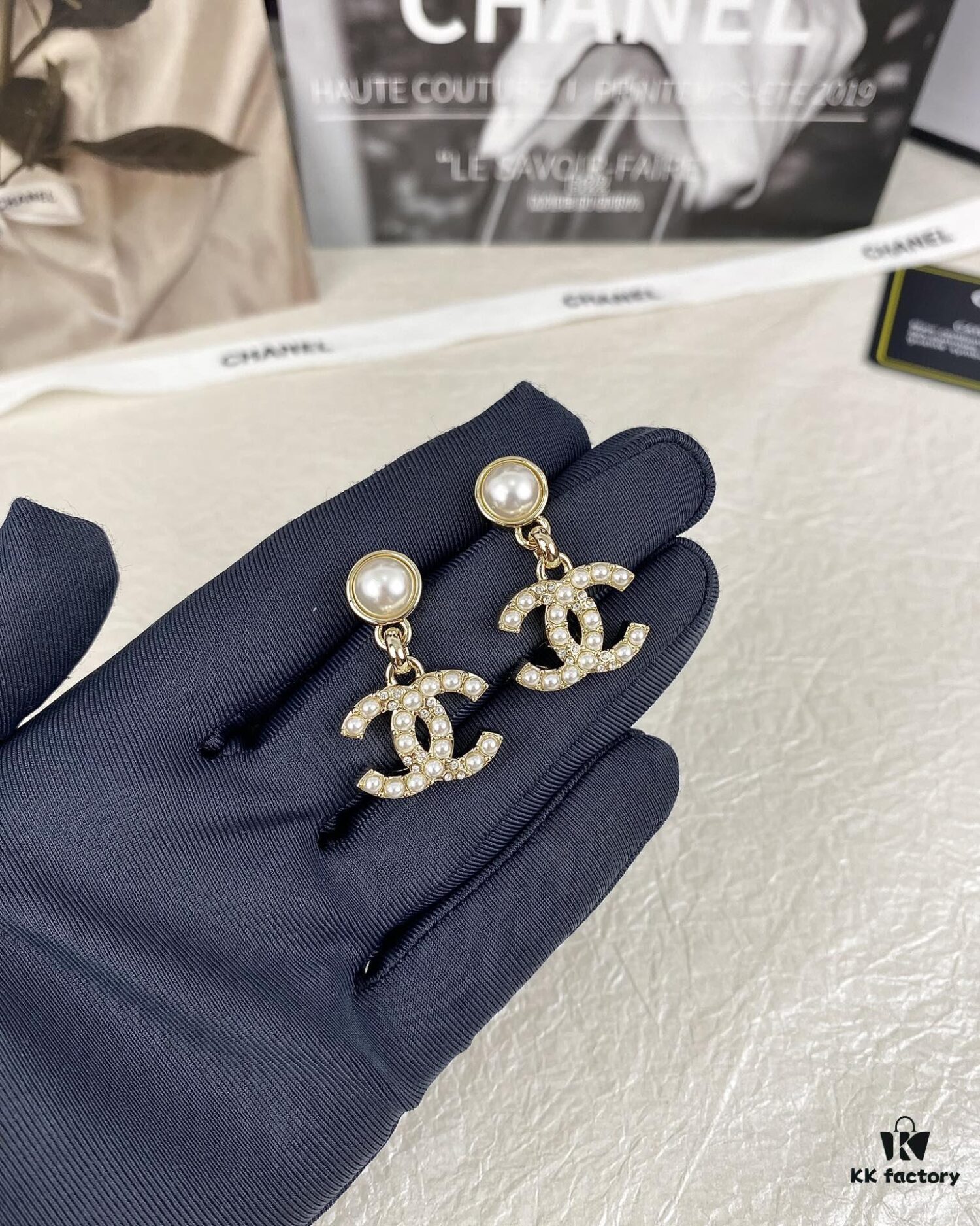 692ffdf399f2d84055c8e9a3 New Xiaoxiang Pearl Inlaid with Diamond Double C Pendant Earrings