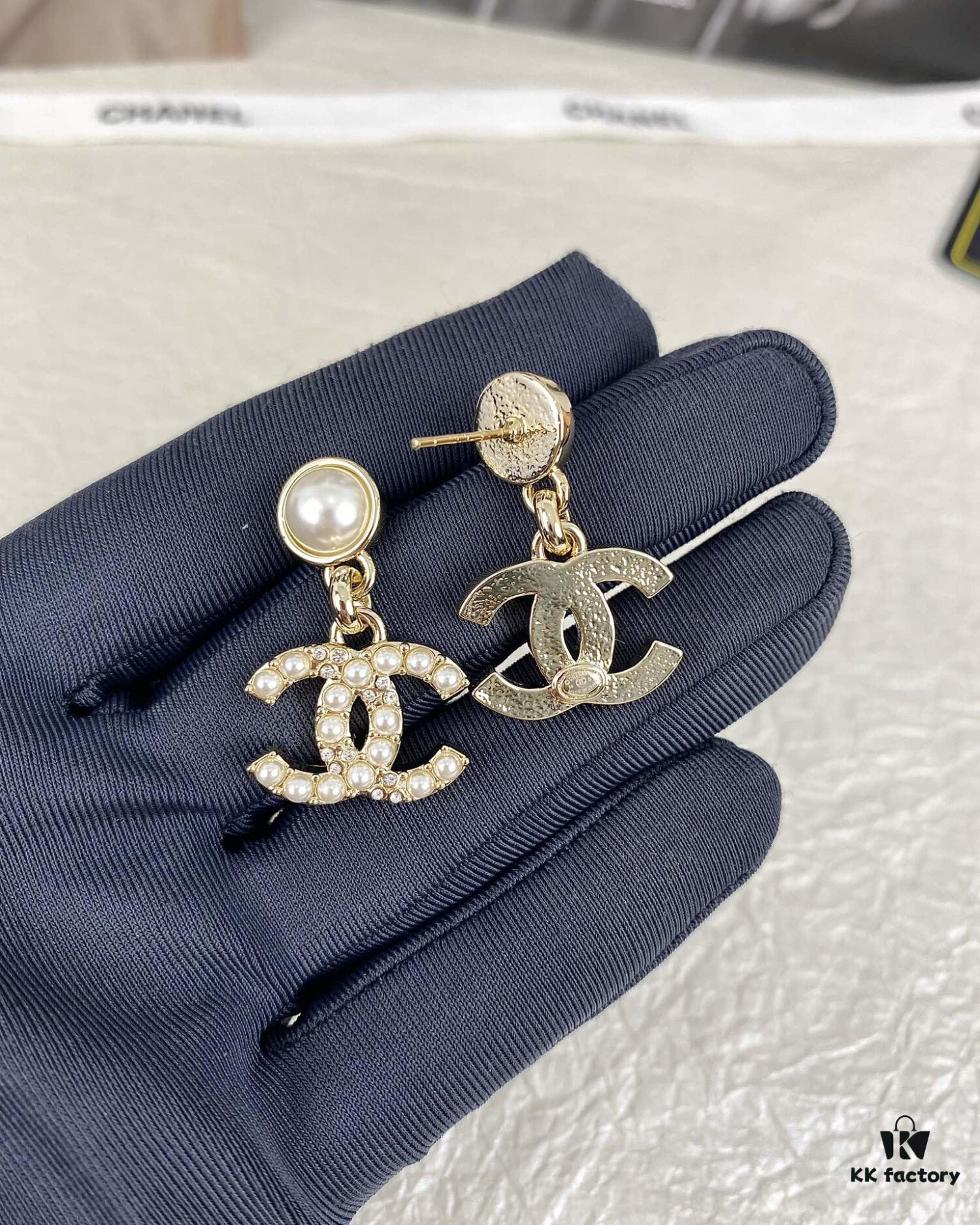 692ffdf699f2d84055c8e9a6 New Xiaoxiang Pearl Inlaid with Diamond Double C Pendant Earrings