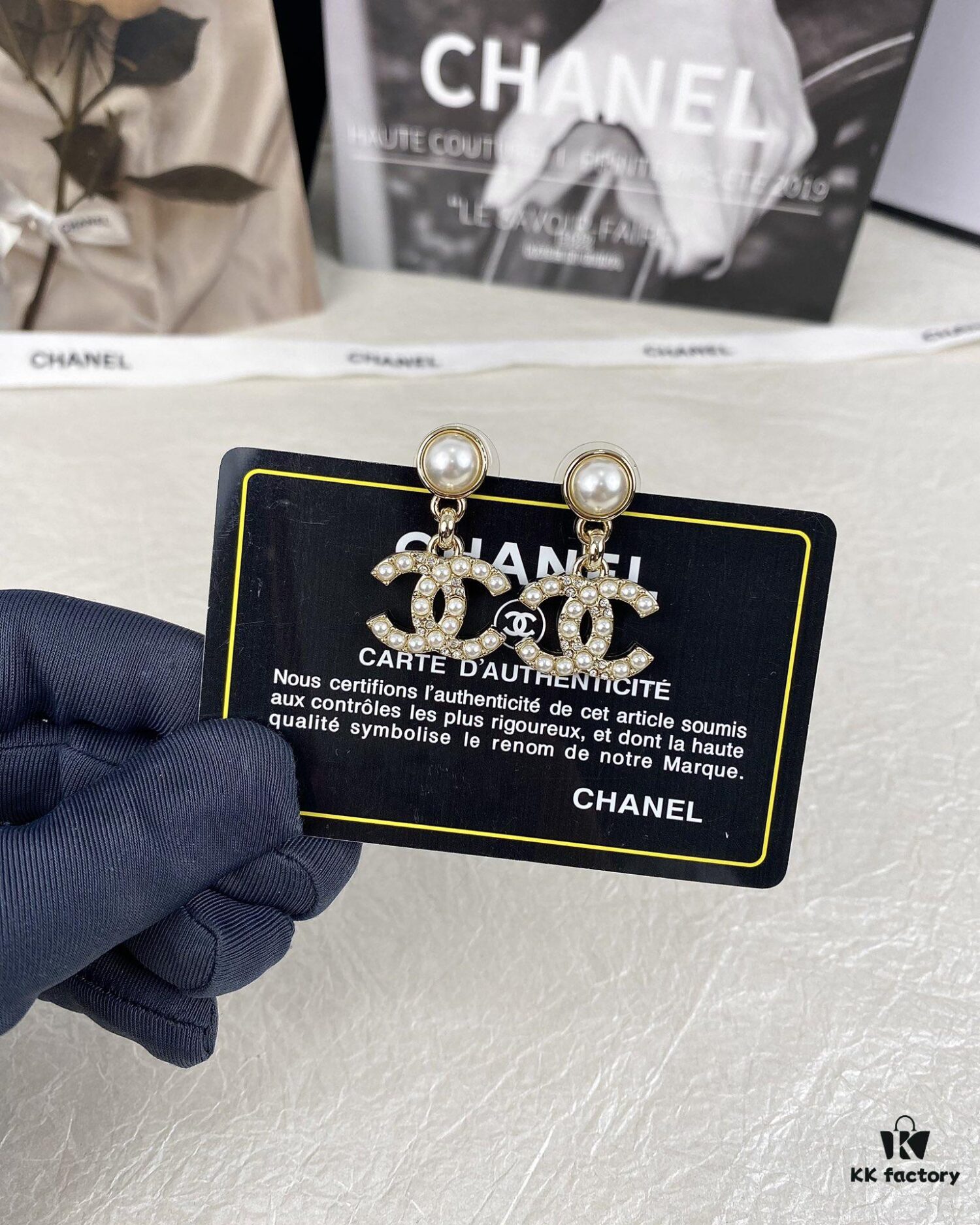 692ffdf999f2d84055c8e9a9 New Xiaoxiang Pearl Inlaid with Diamond Double C Pendant Earrings